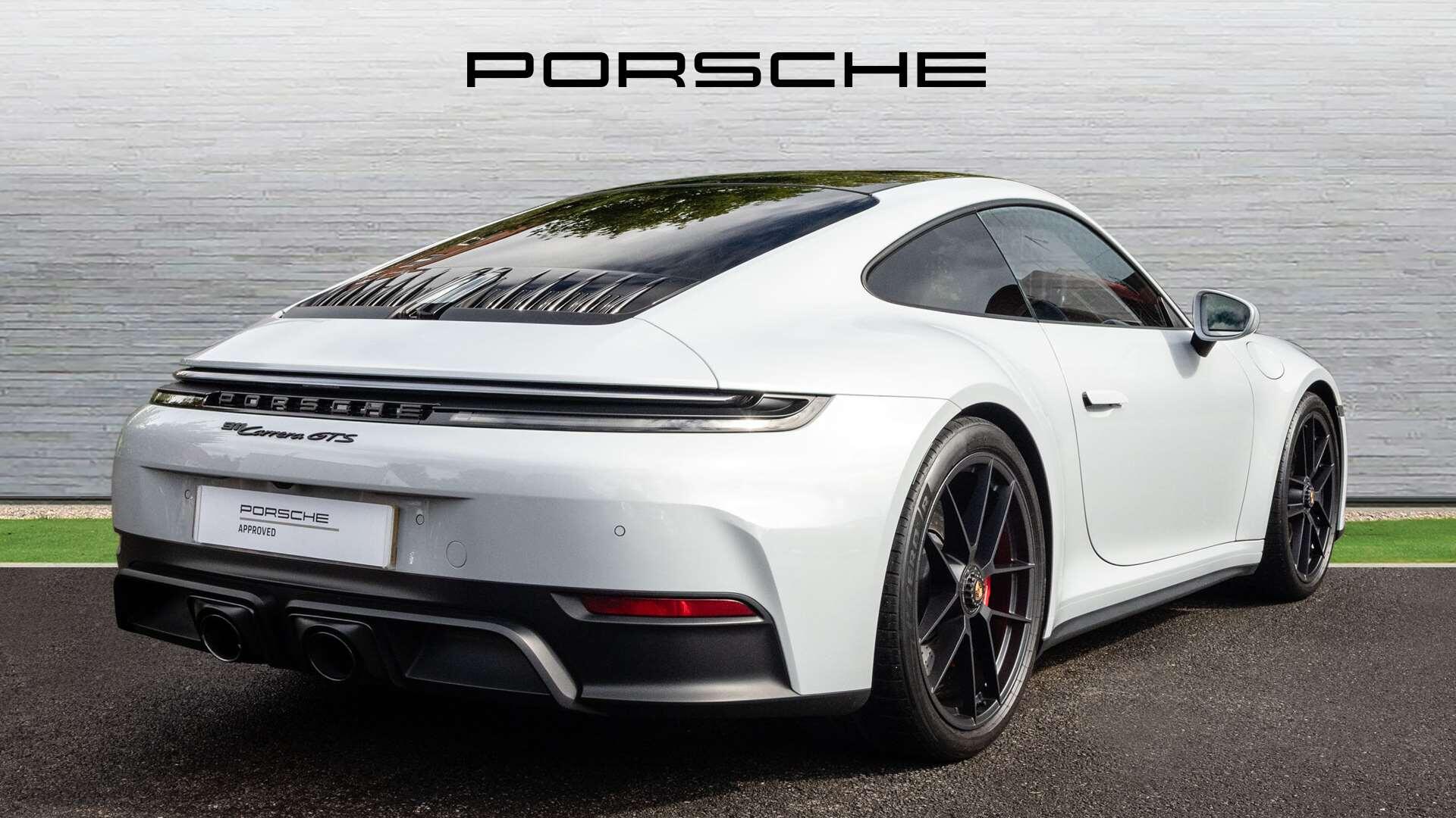 Porsche 911 view 3