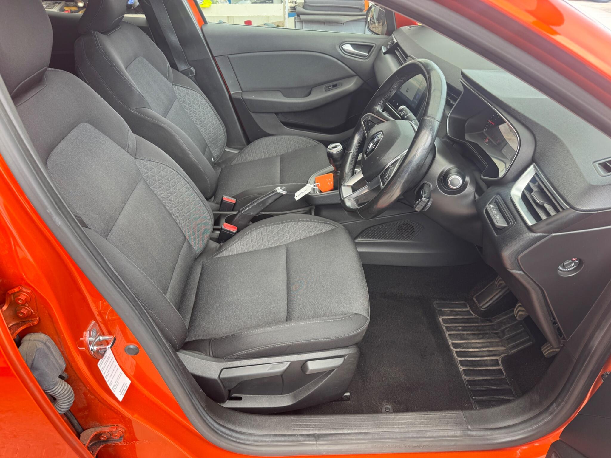 Renault Clio view 18