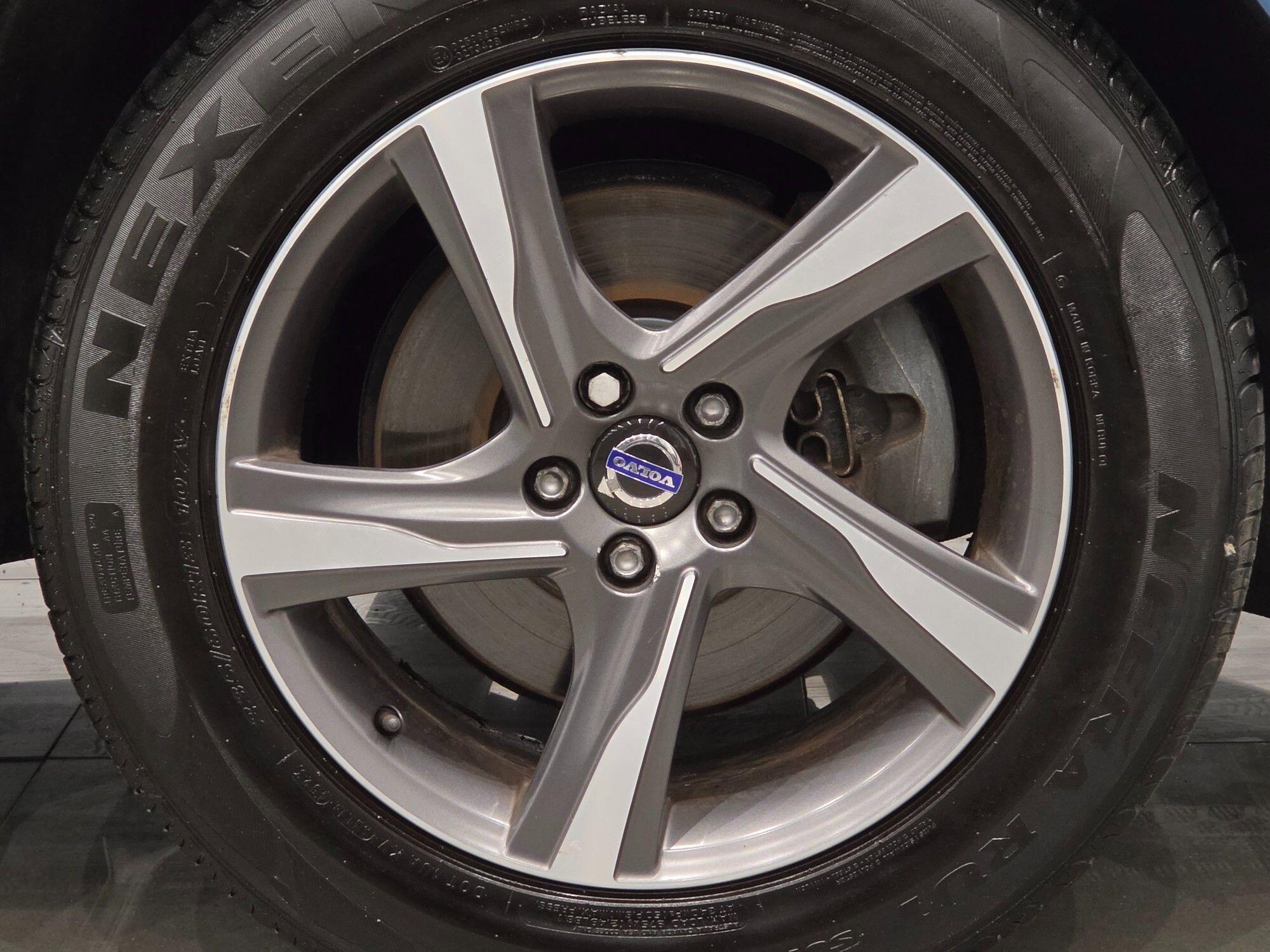 Volvo XC60 view 8