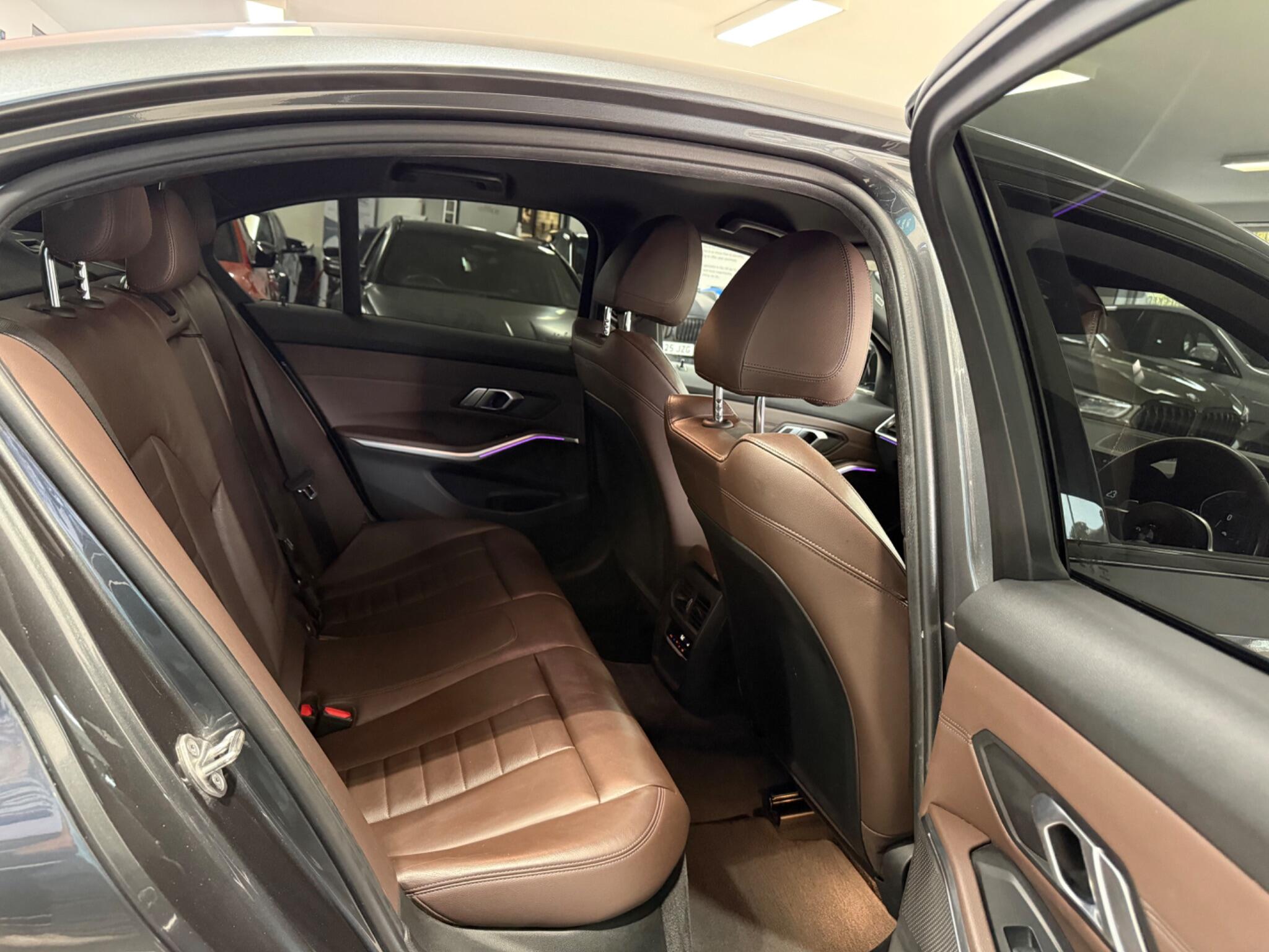 BMW 3 Series view 28