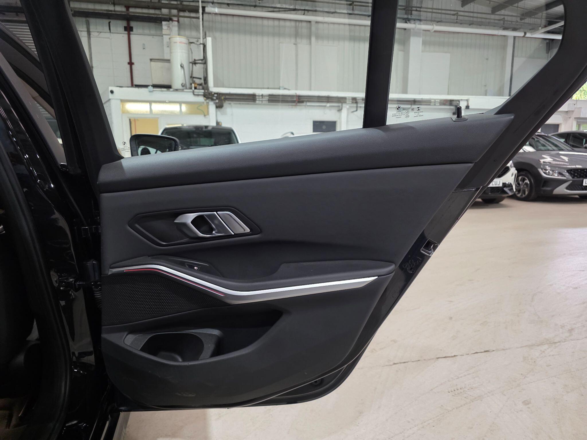 BMW 3 Series view 23