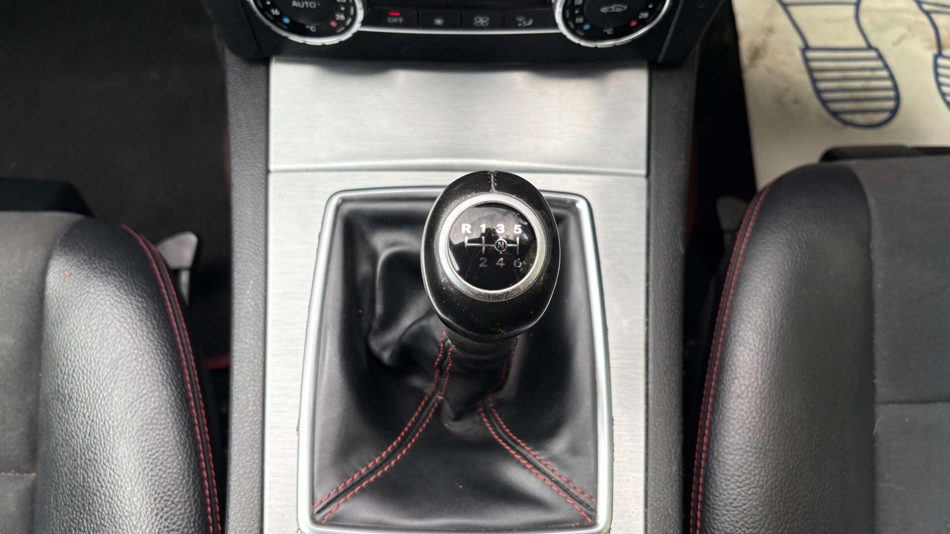Mercedes-Benz C-Class view 29