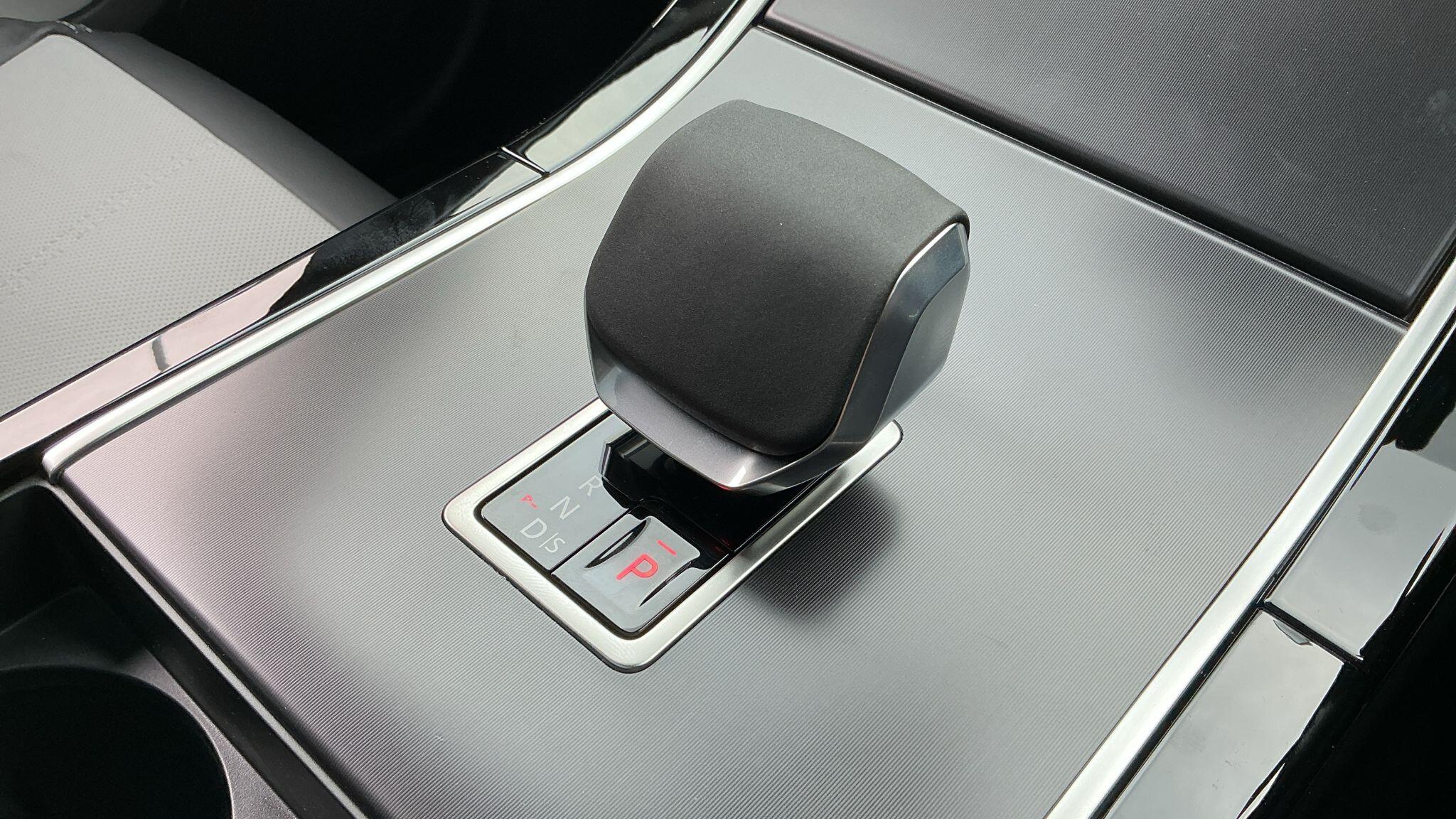 Land Rover Range Rover Velar view 7