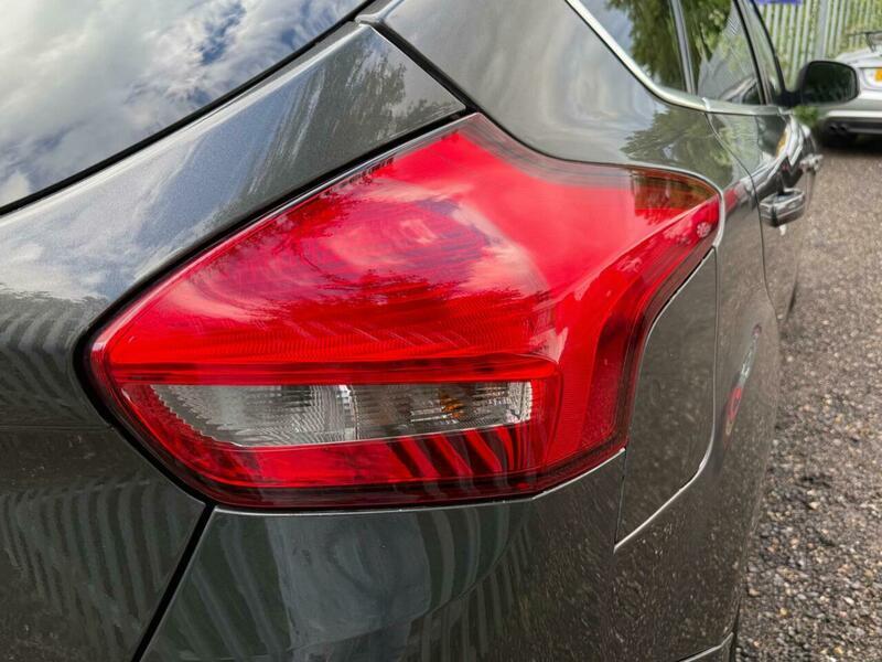 2017 Ford Focus image 33