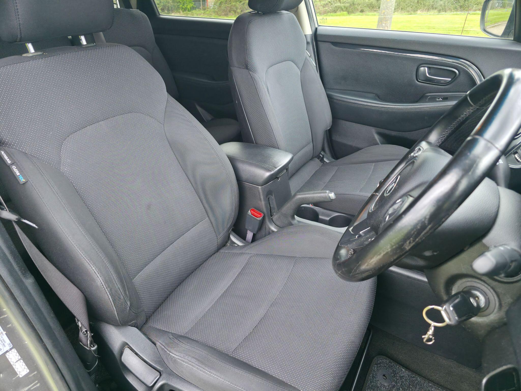 Kia Carens view 28