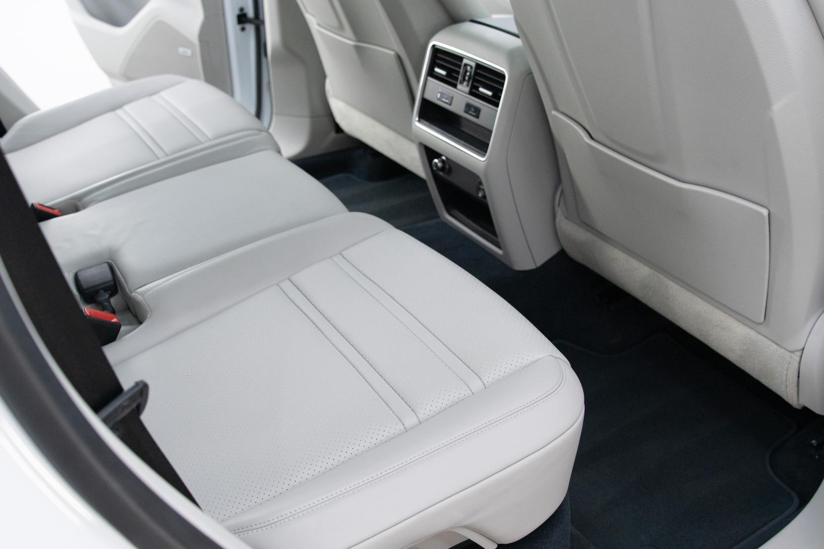 Porsche Cayenne view 14