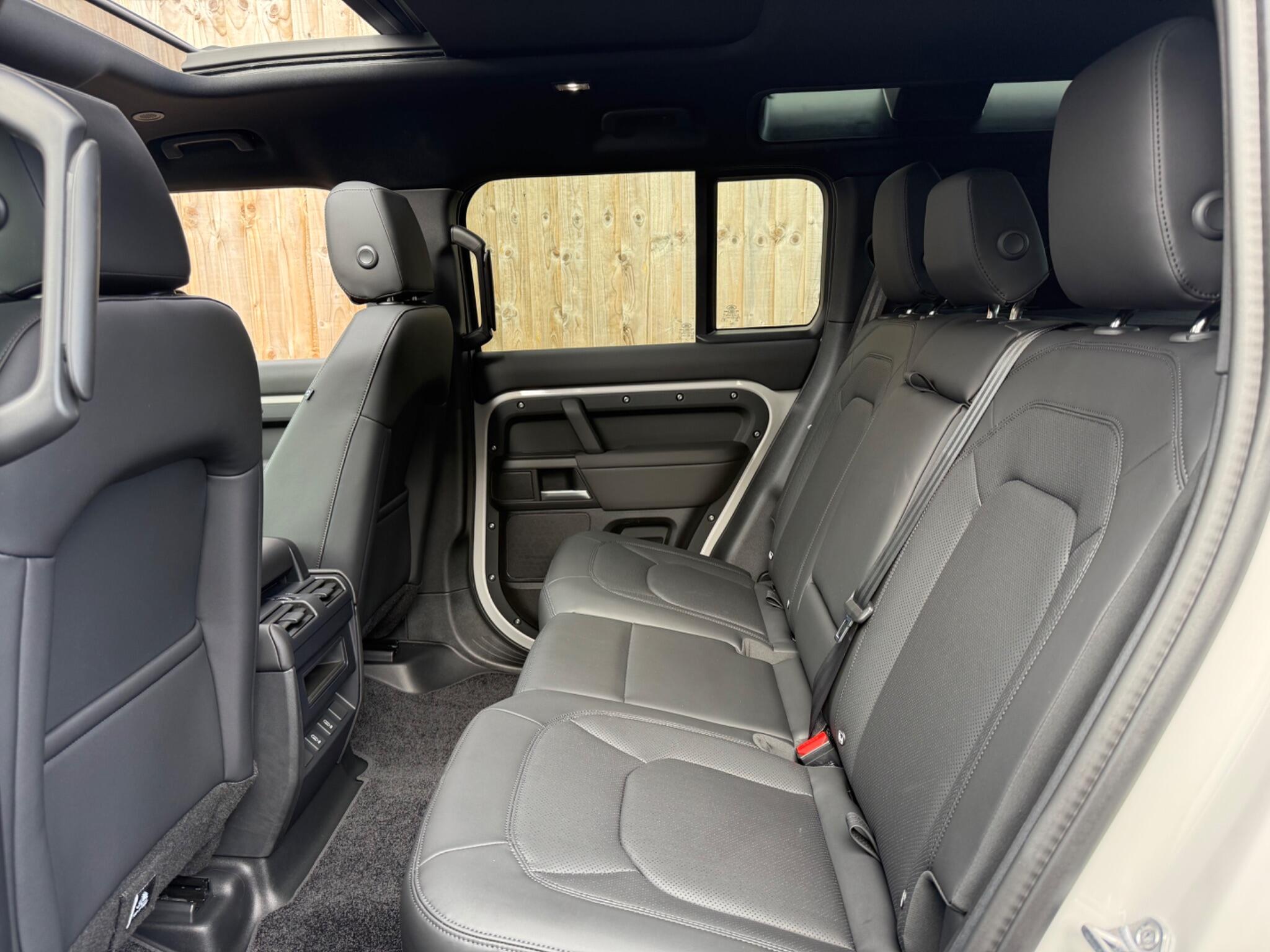 Land Rover Defender 110 view 12