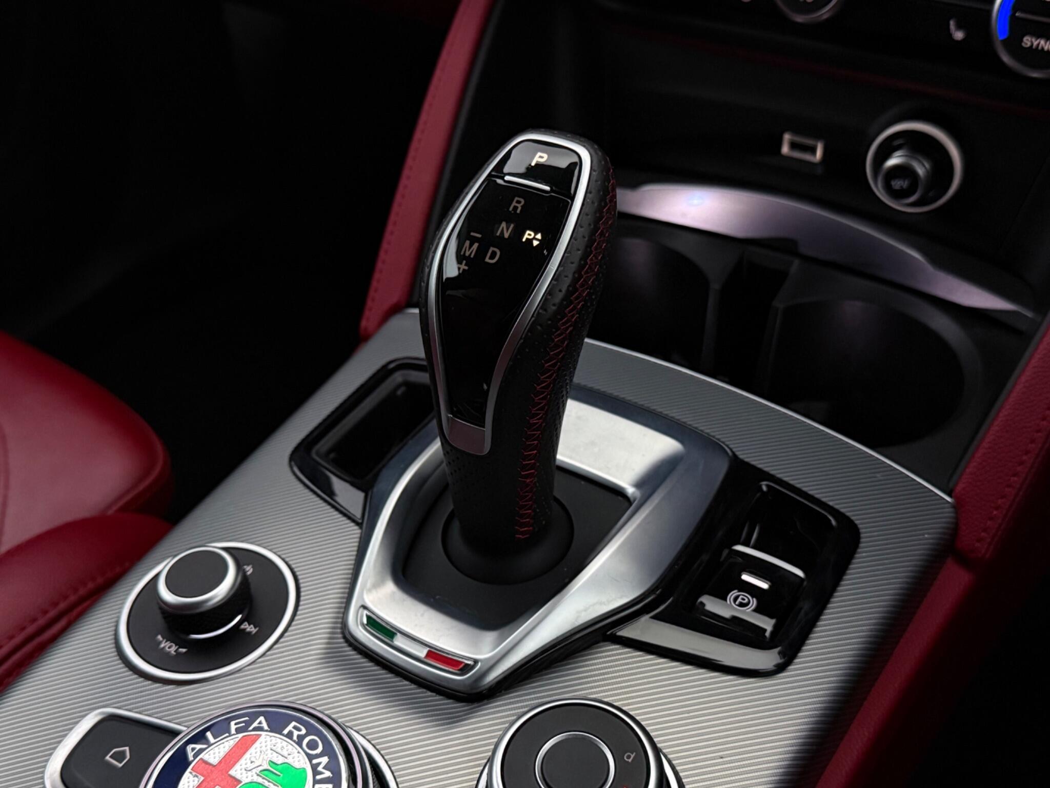 Alfa Romeo Stelvio view 21