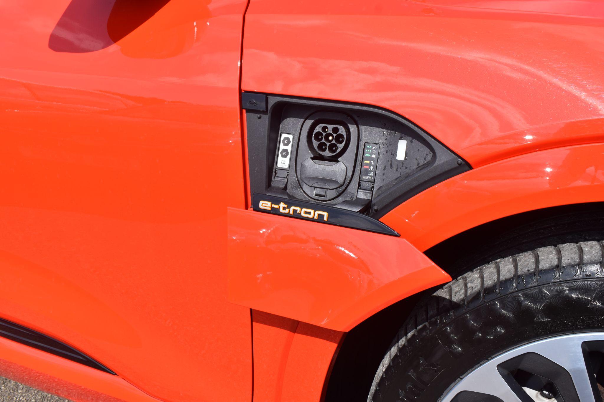 e-tron - 55 Launch Edition Sportback Auto quattro 5dr 95kWh - Image 16