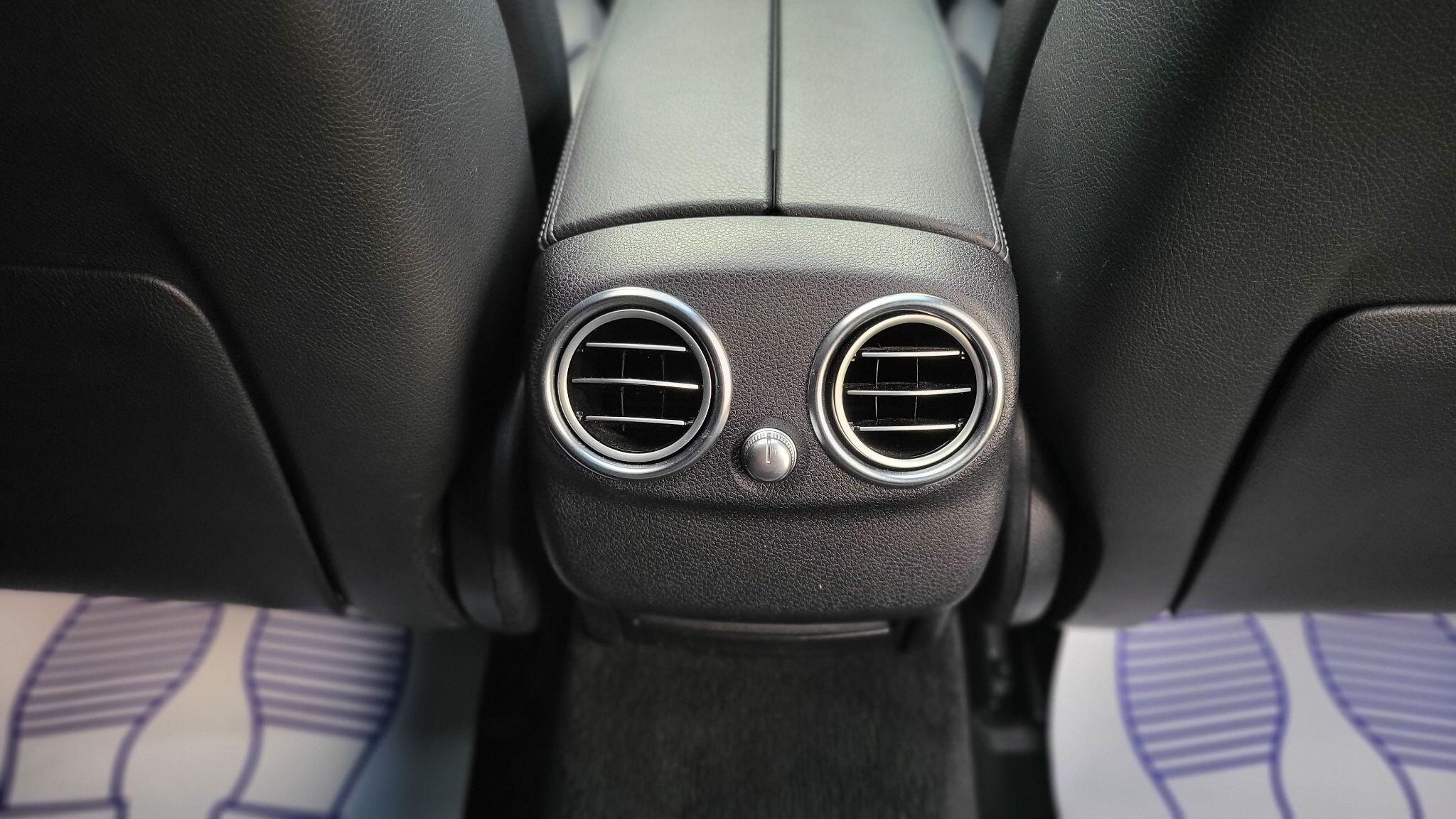 Mercedes-Benz C-Class view 22