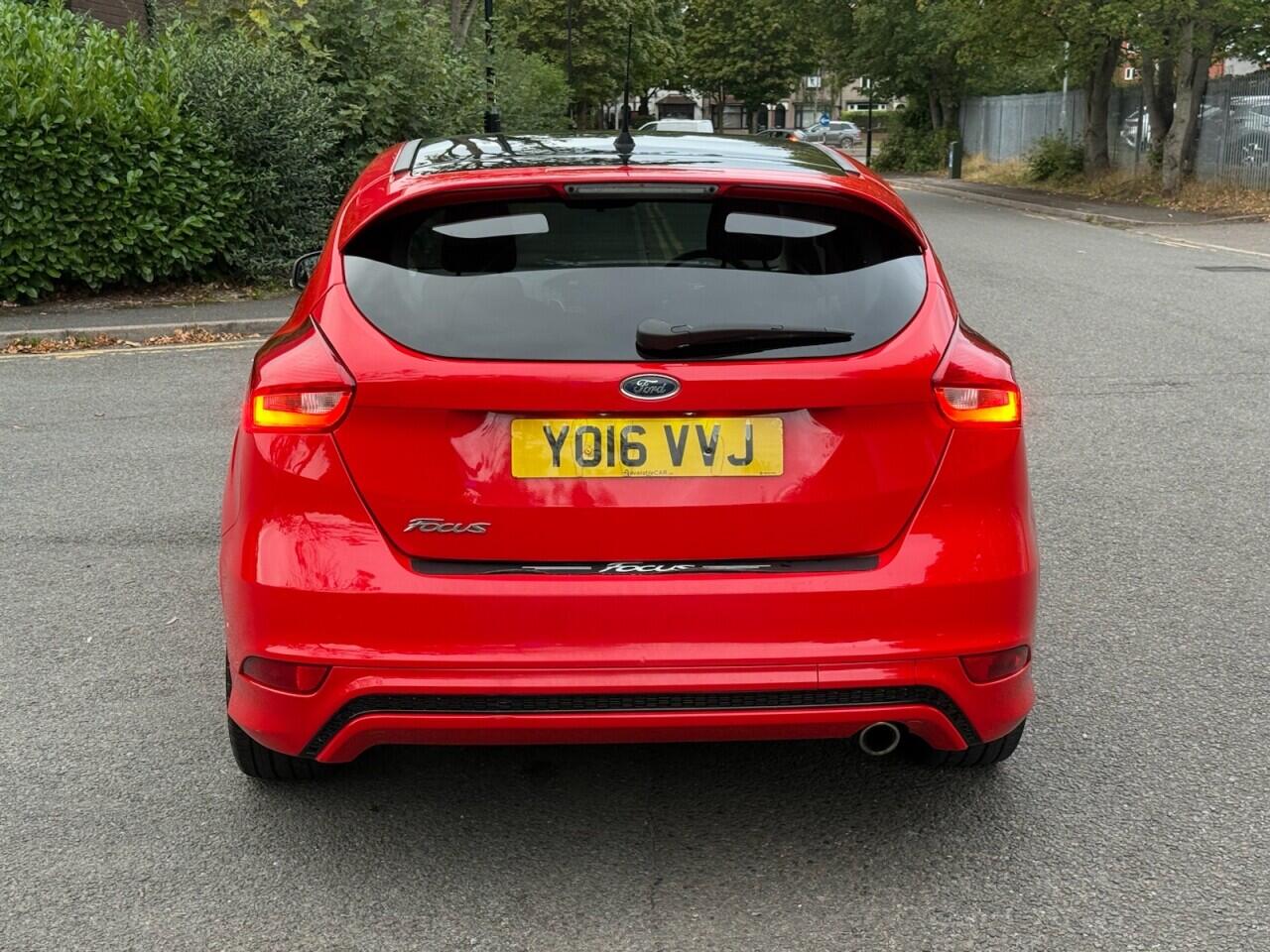 Ford Focus view 6