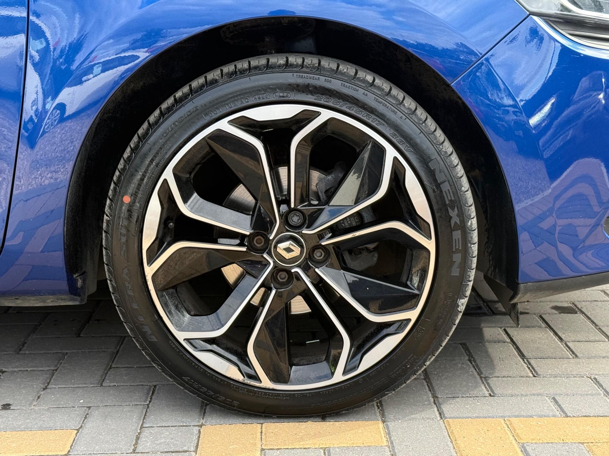 Renault Clio view 13