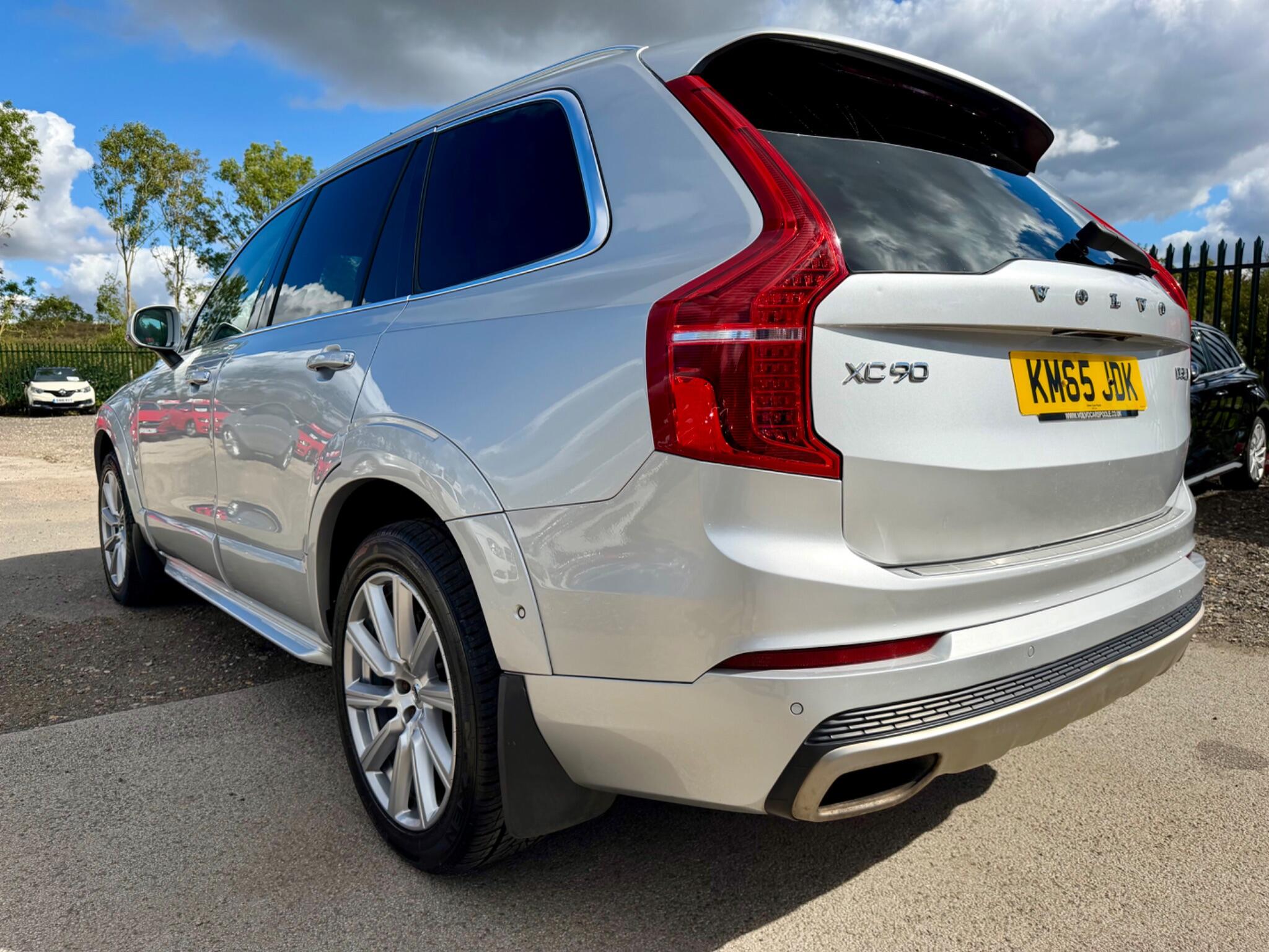 Volvo XC90 view 4