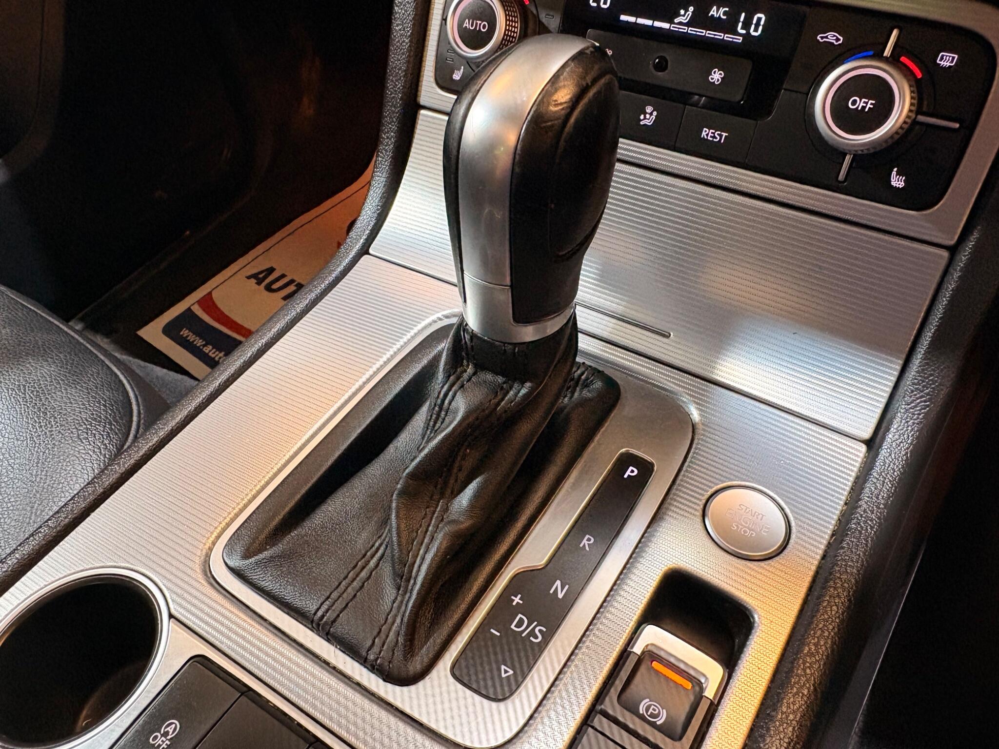 Volkswagen Touareg view 22