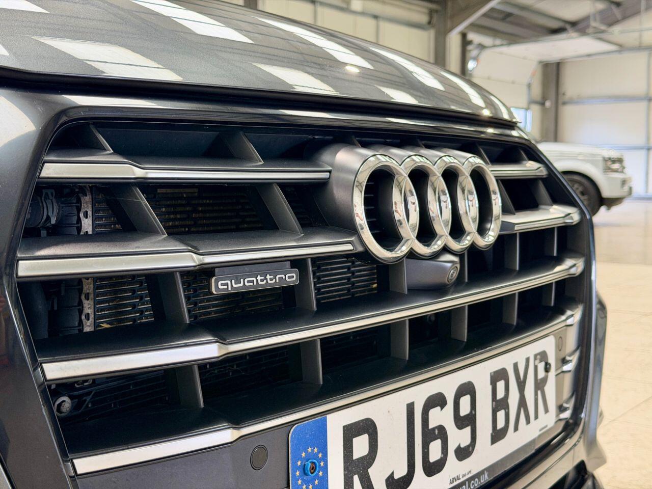Audi Q5 view 7