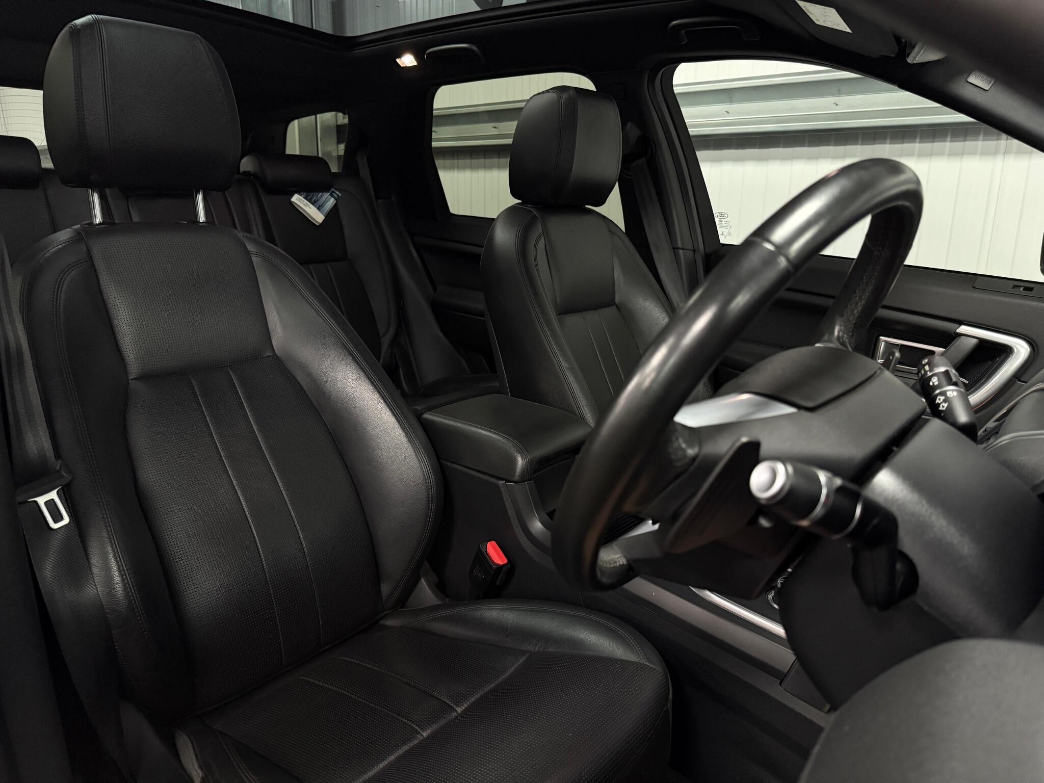 Land Rover Discovery Sport view 15