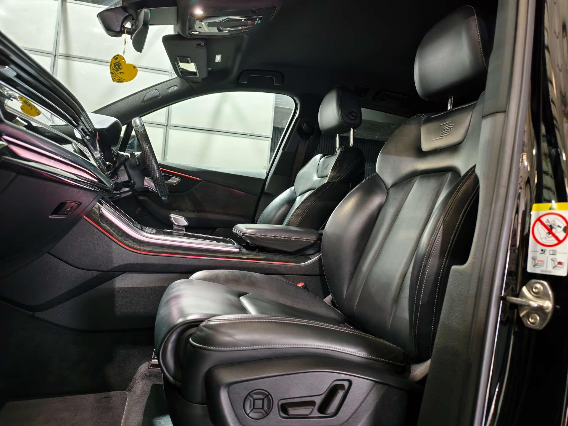 Audi Q7 view 22