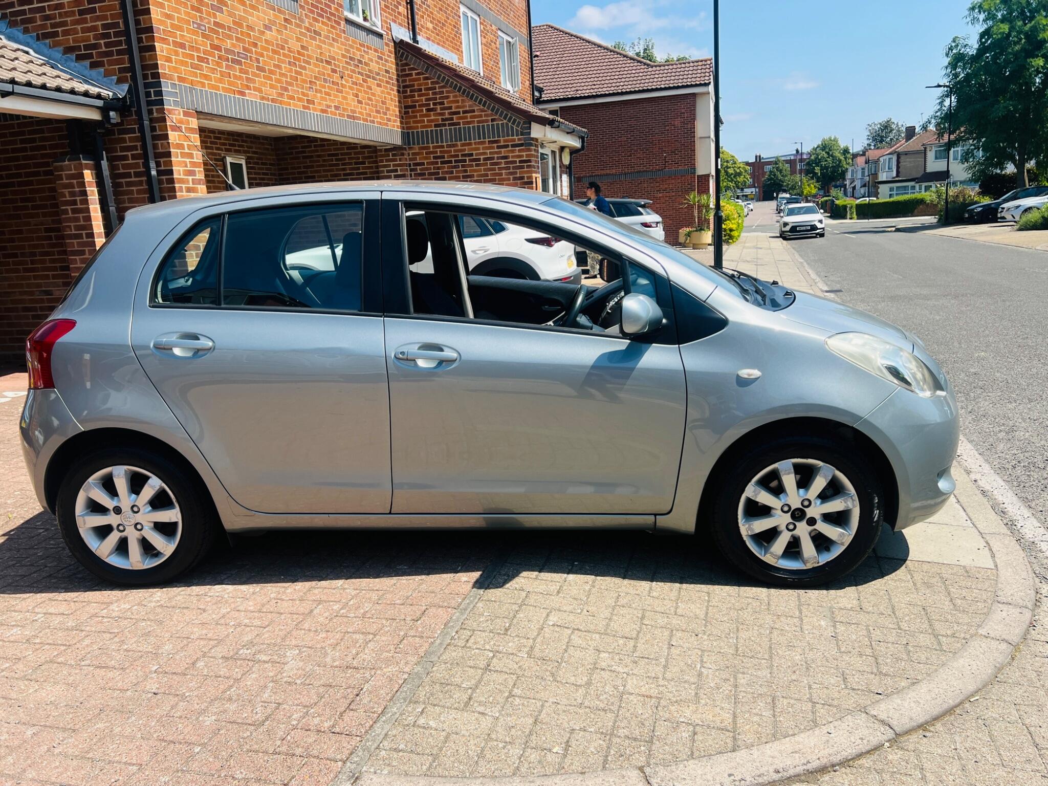 Toyota Yaris view 24