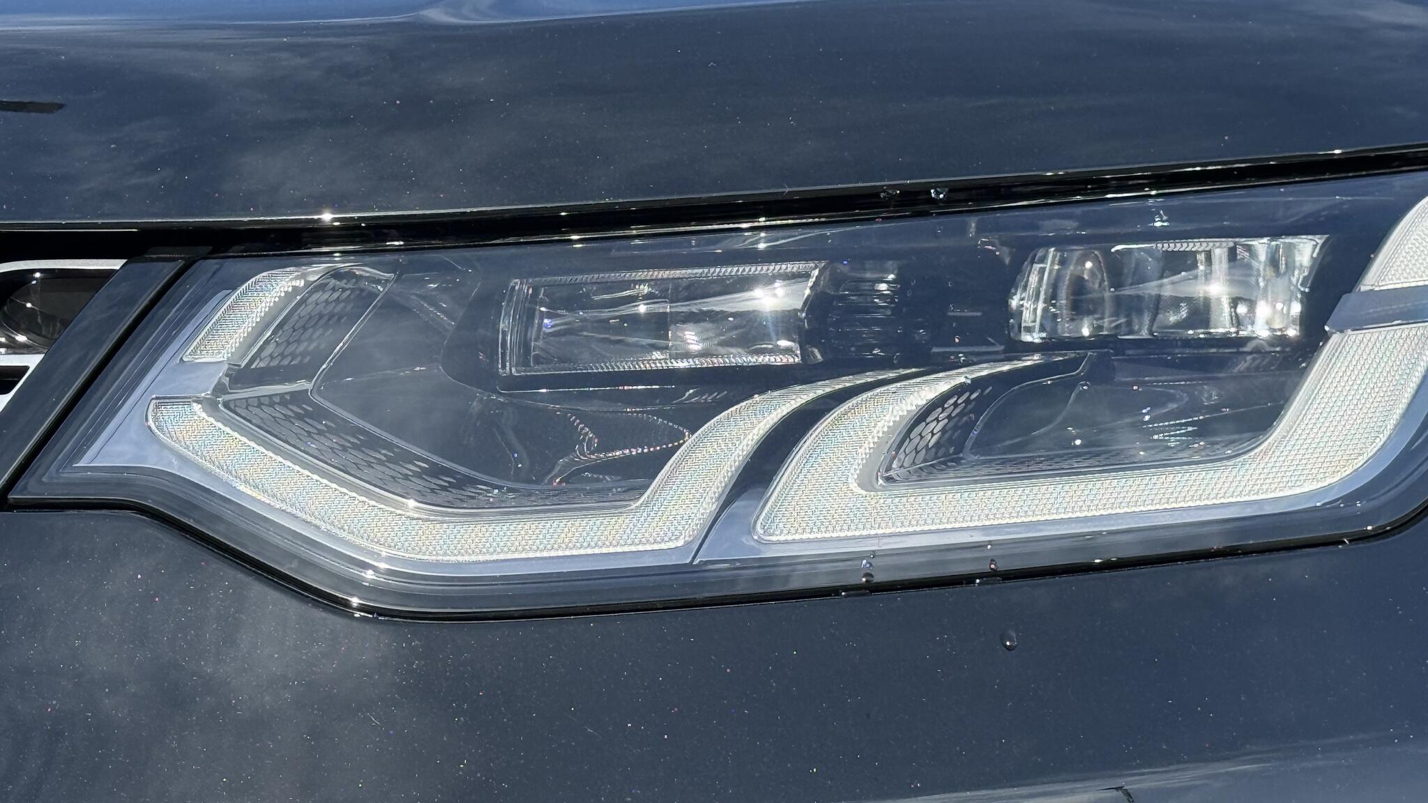 Land Rover Discovery Sport view 16