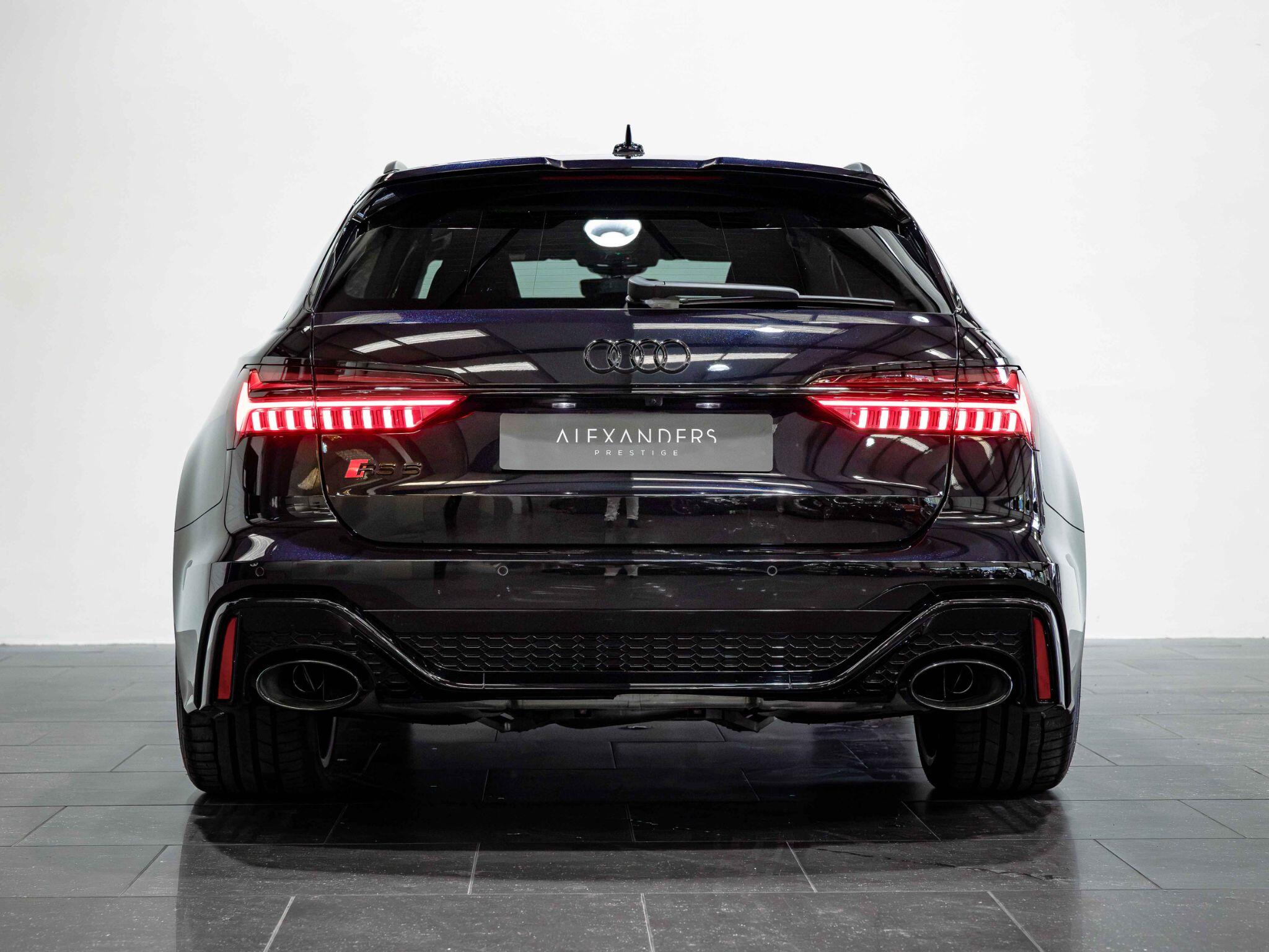 Audi RS6 Avant view 11