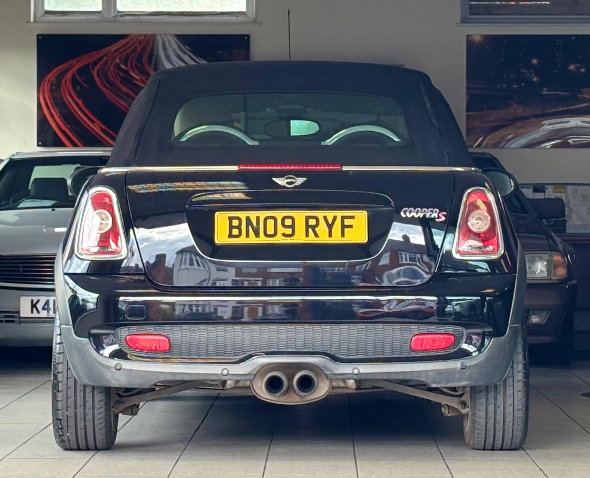 Mini Convertible view 8