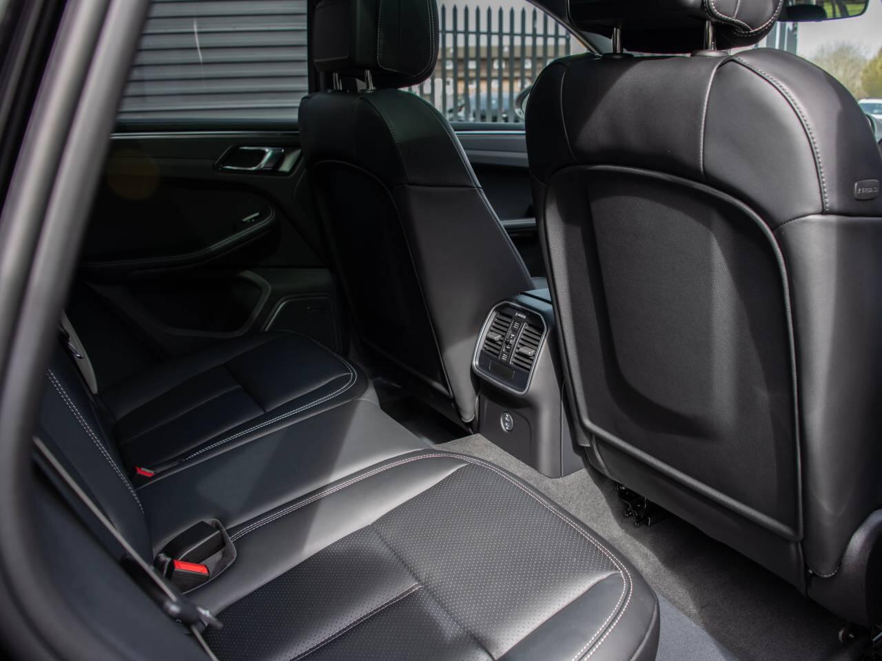 Porsche Macan view 40