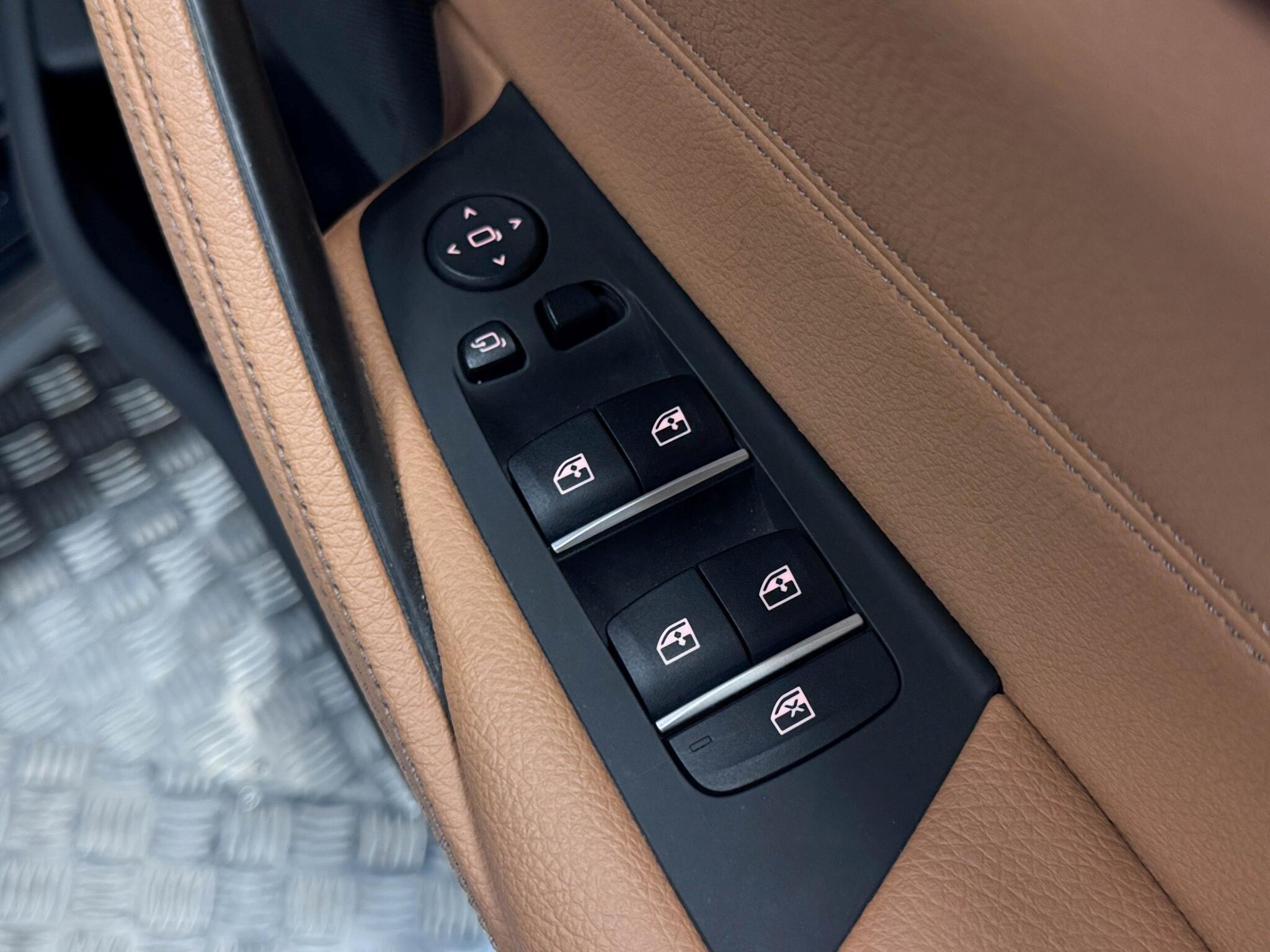 BMW 5 Series view 26