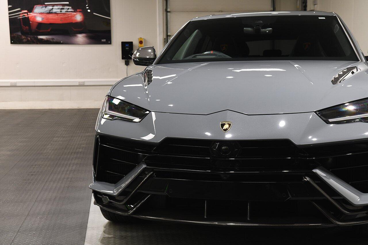 Lamborghini Urus view 37