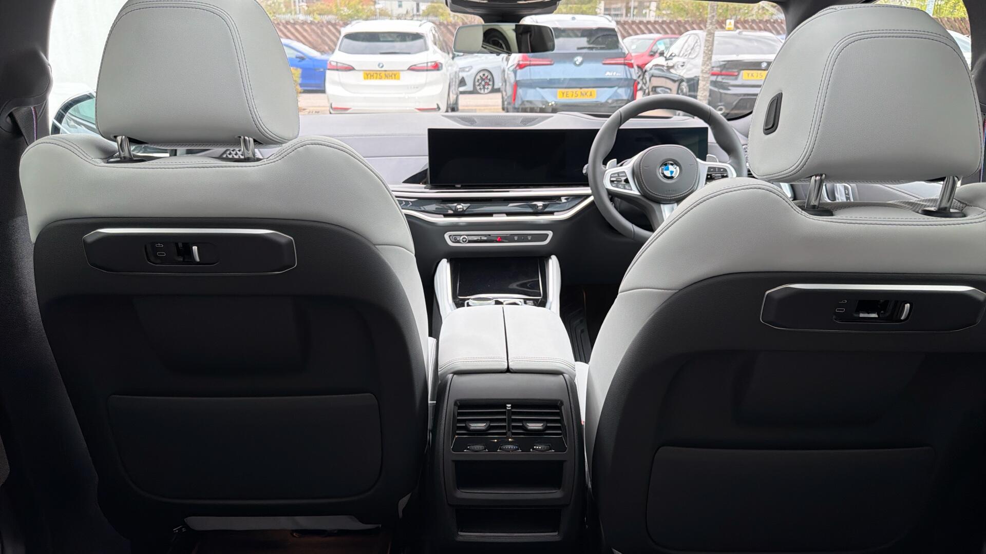 BMW X6 view 45