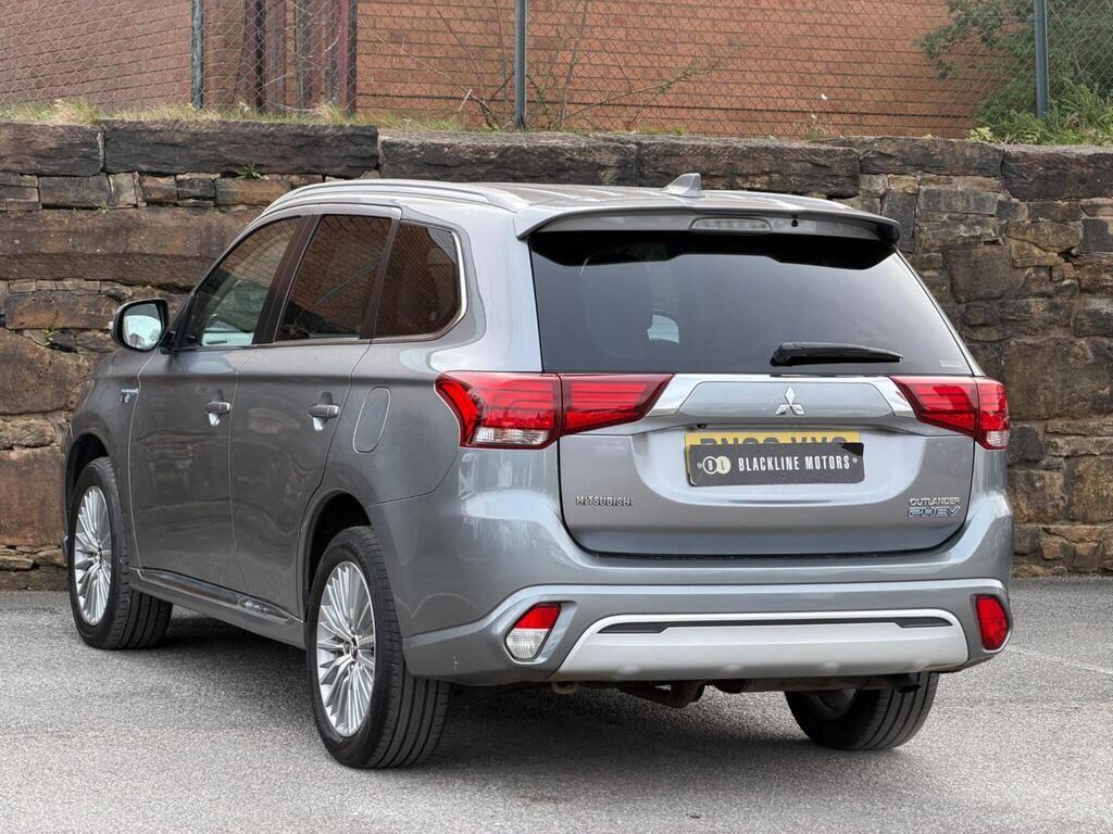 Mitsubishi Outlander view 5