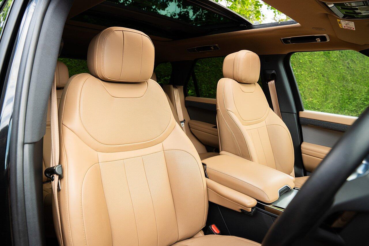 Land Rover Range Rover Sport view 3
