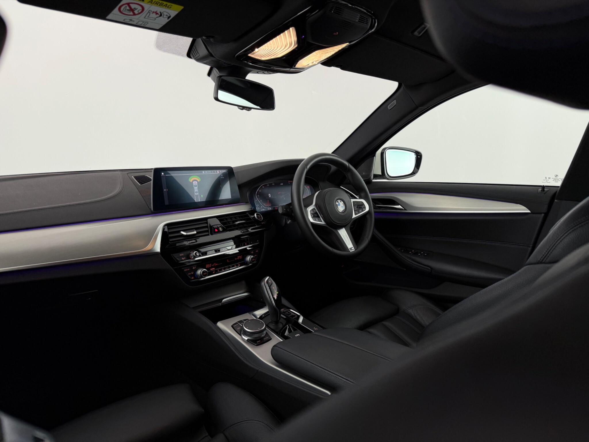 BMW 5 Series view 12