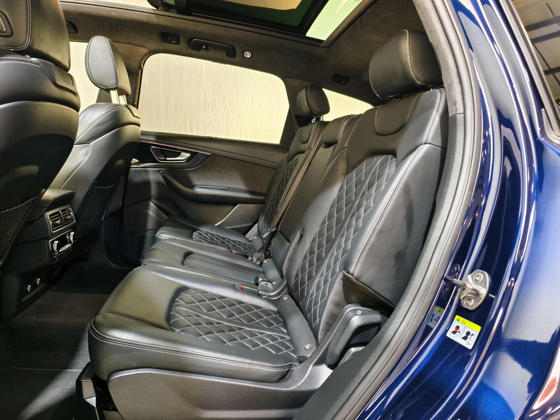 Audi SQ7 view 22