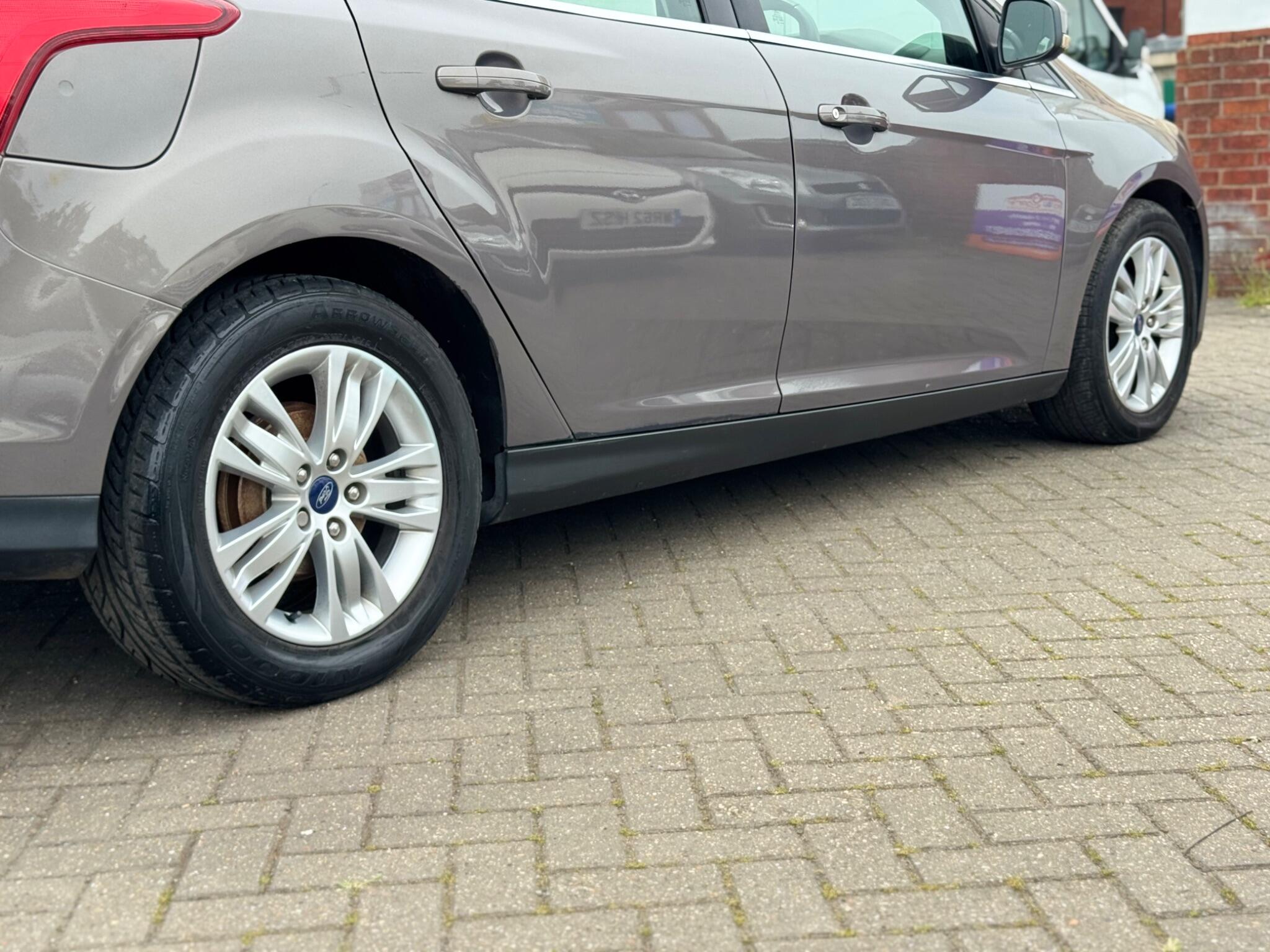 Ford Focus view 11