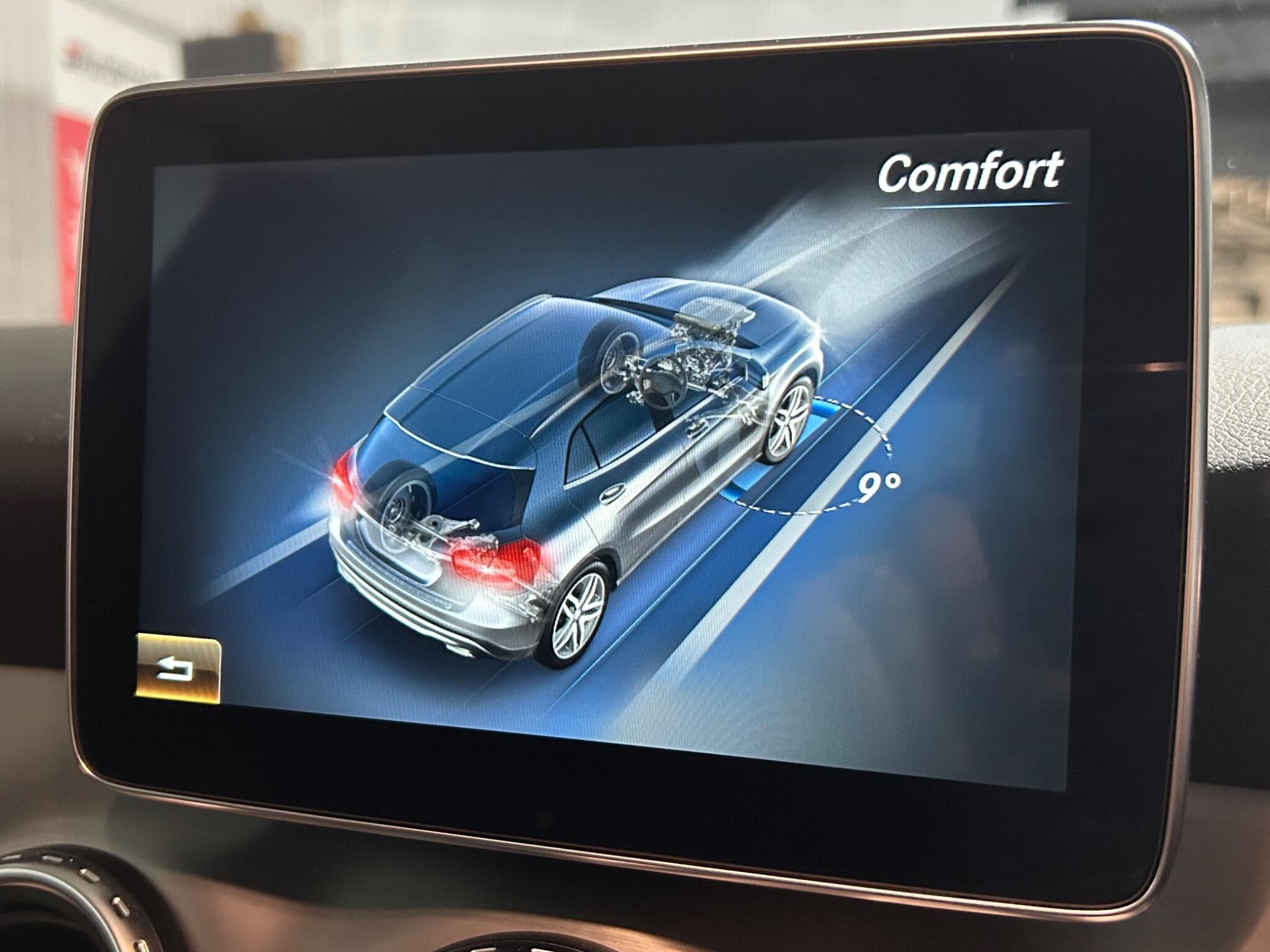 Mercedes-Benz GLA view 22