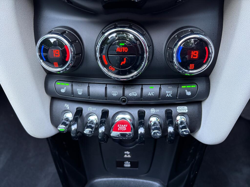 Mini Convertible view 10