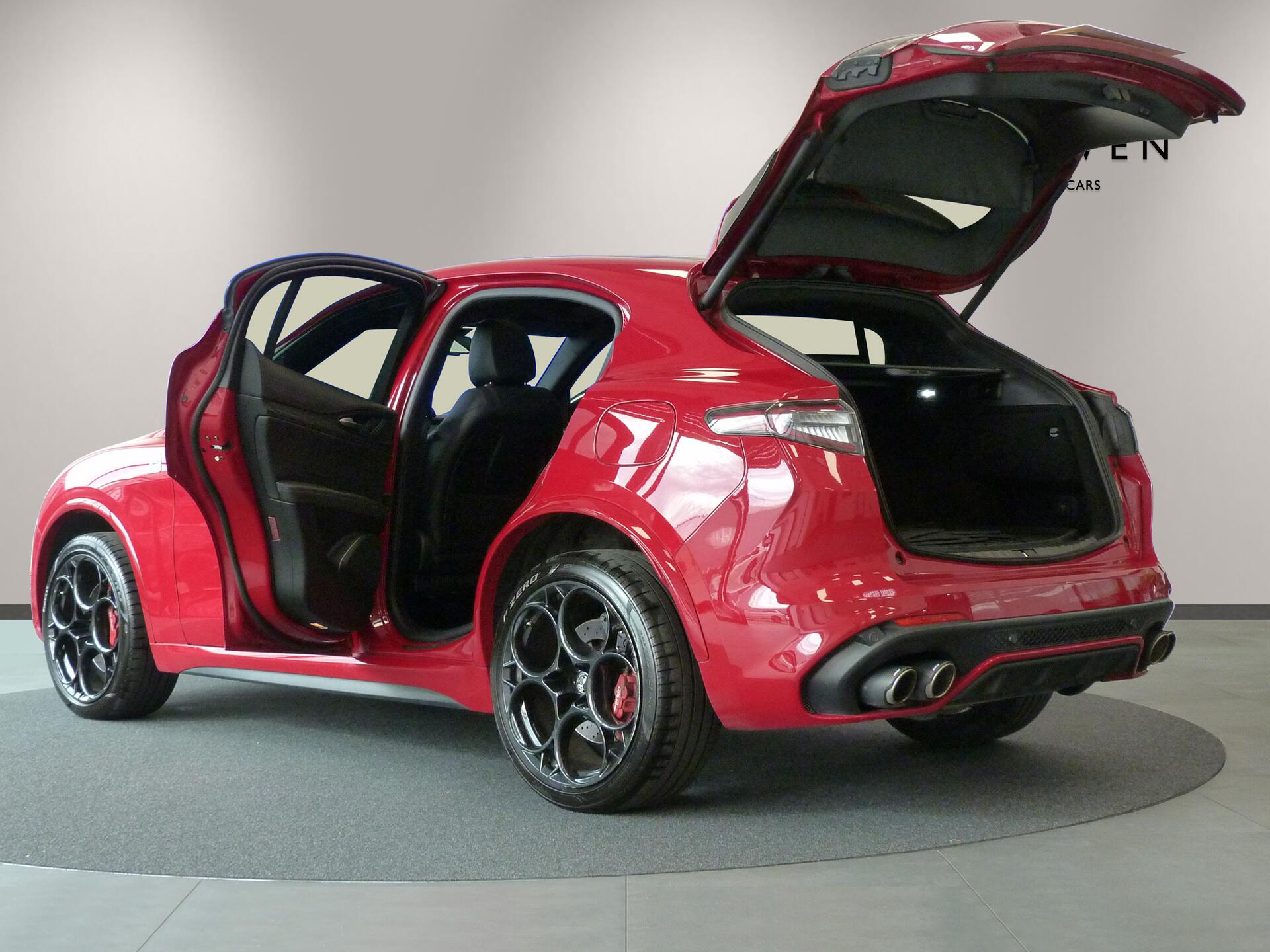 Alfa Romeo Stelvio view 16
