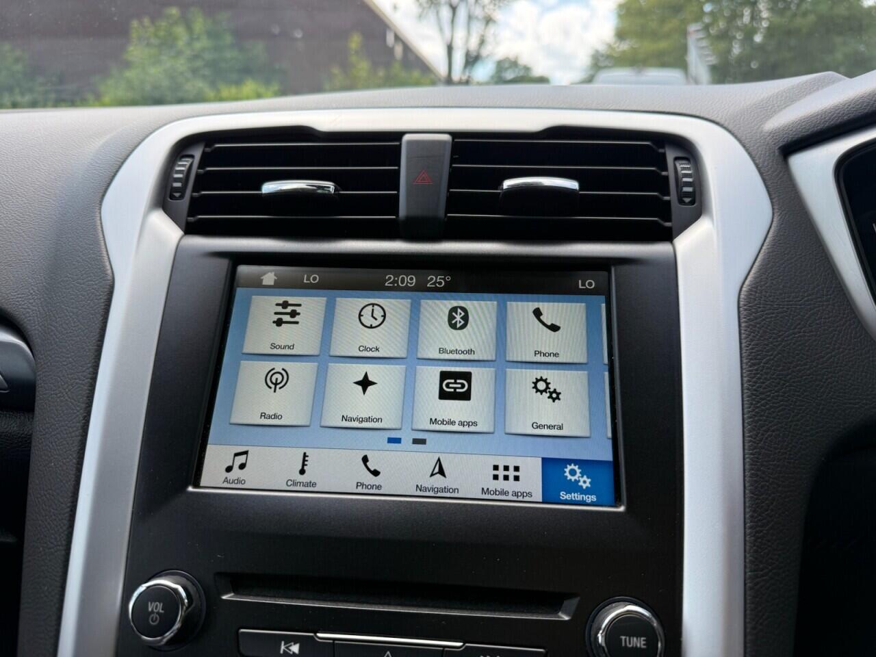 Ford Mondeo view 21
