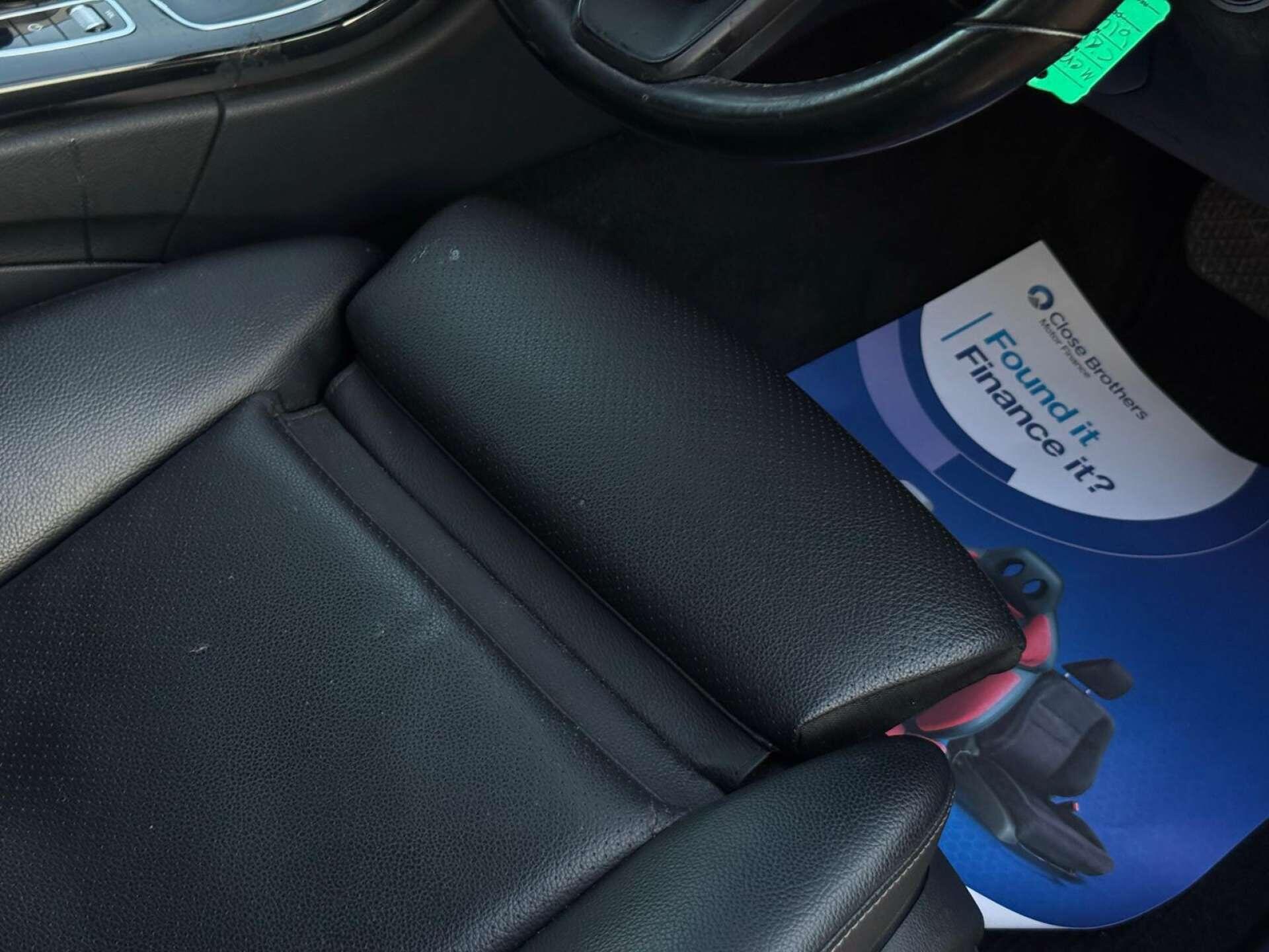 Mercedes-Benz C Class view 26