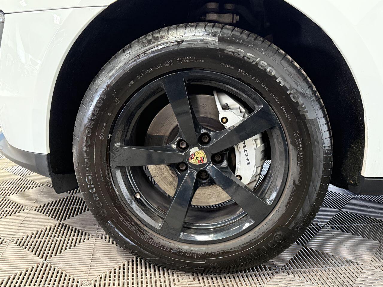 Porsche Macan view 22