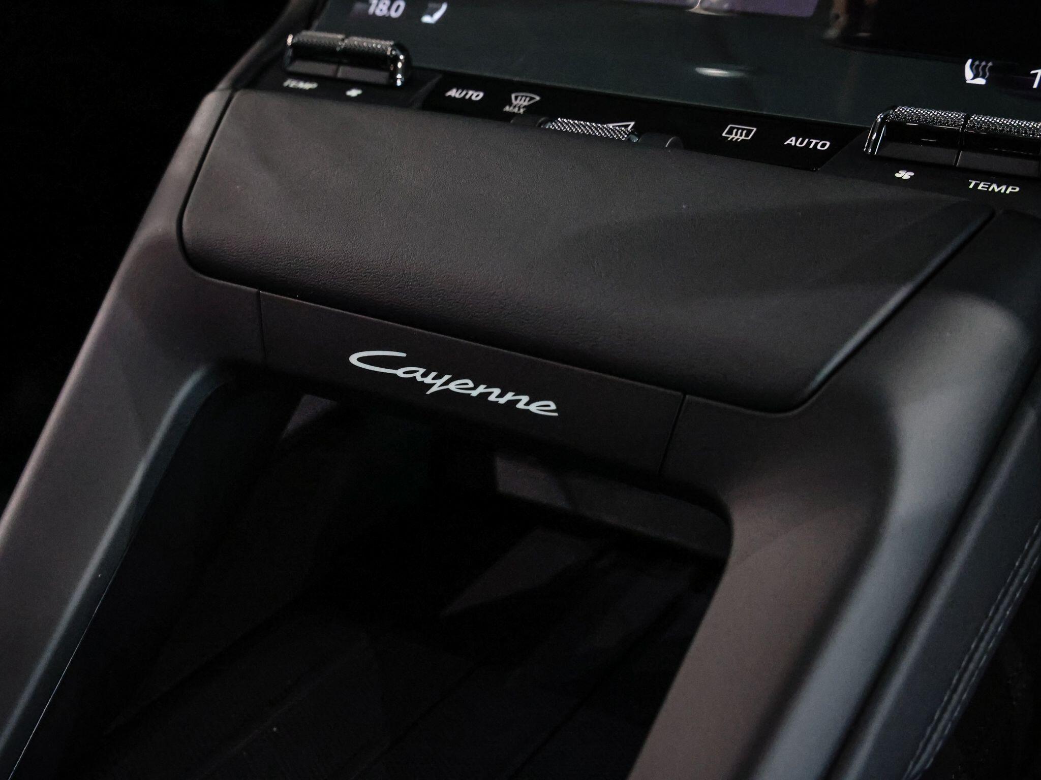 Porsche Cayenne view 10