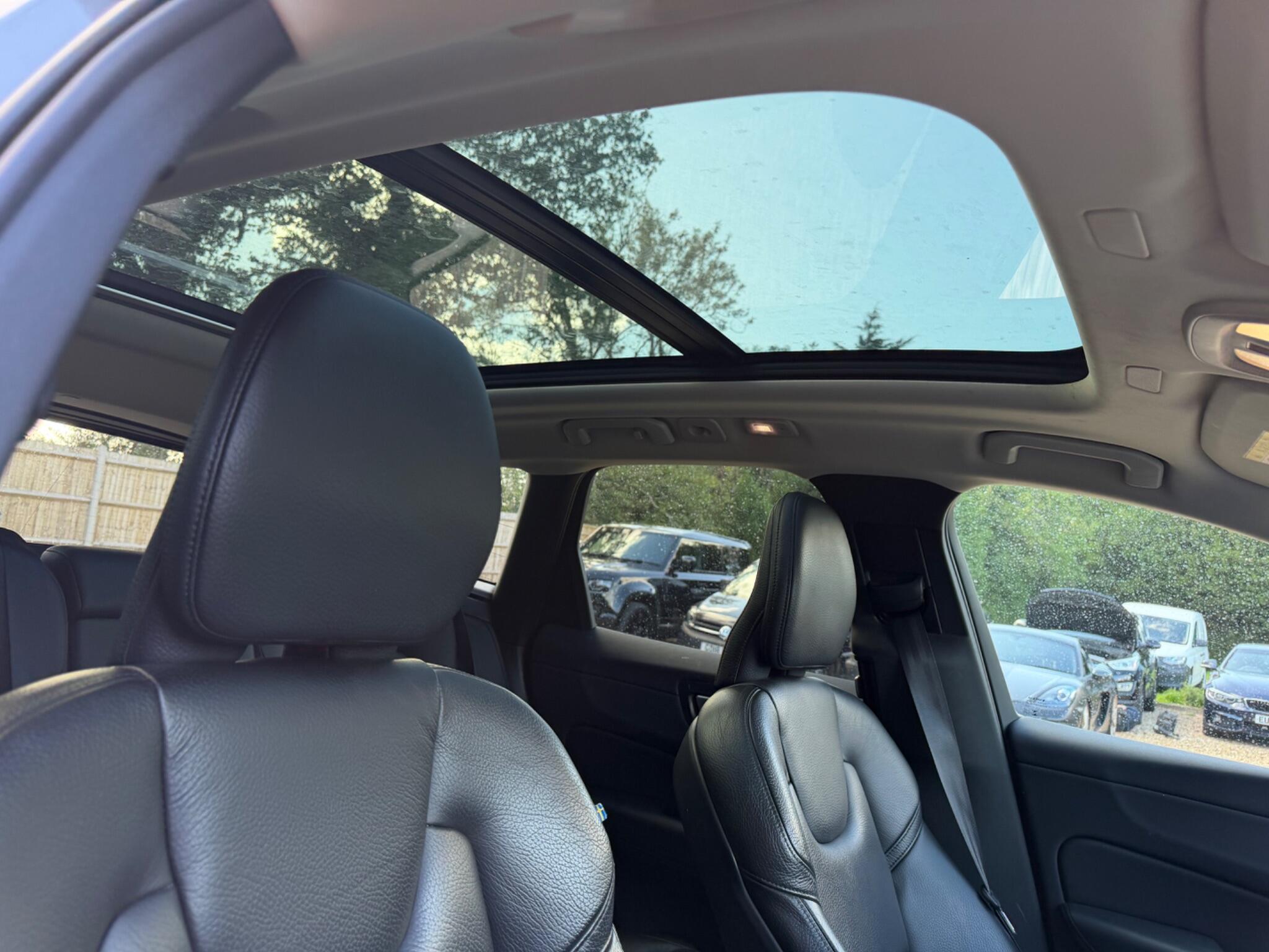 Volvo XC60 view 7