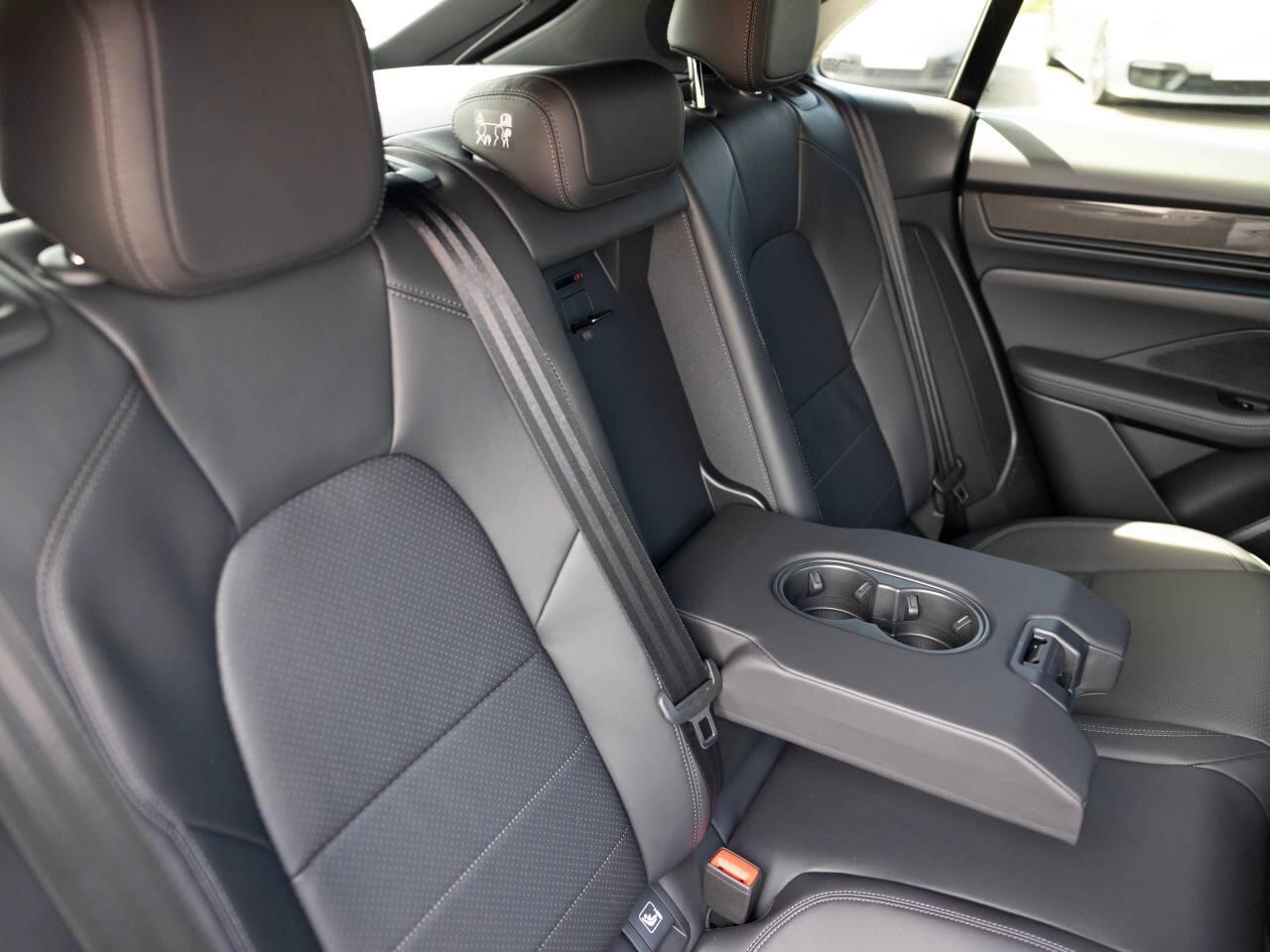 Porsche Macan view 74