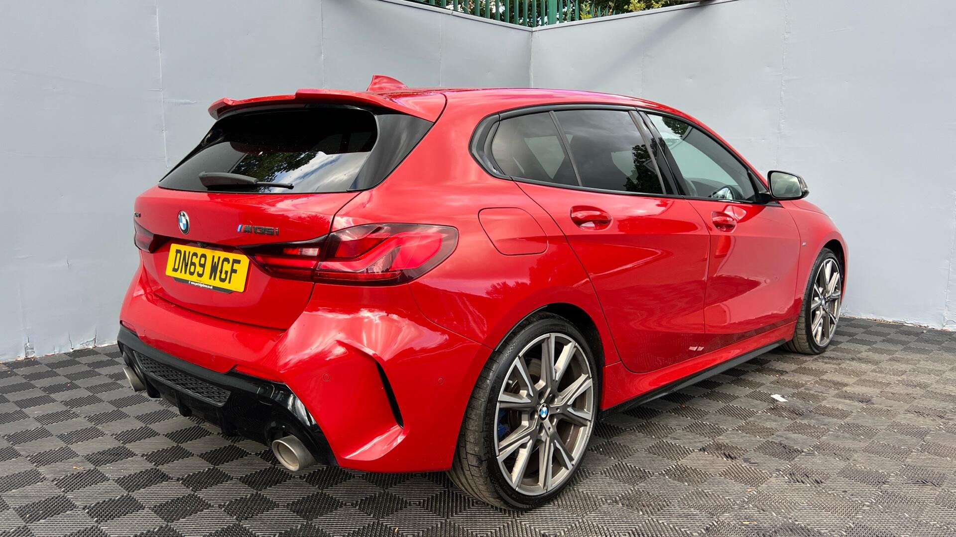 BMW 1 Series view 27