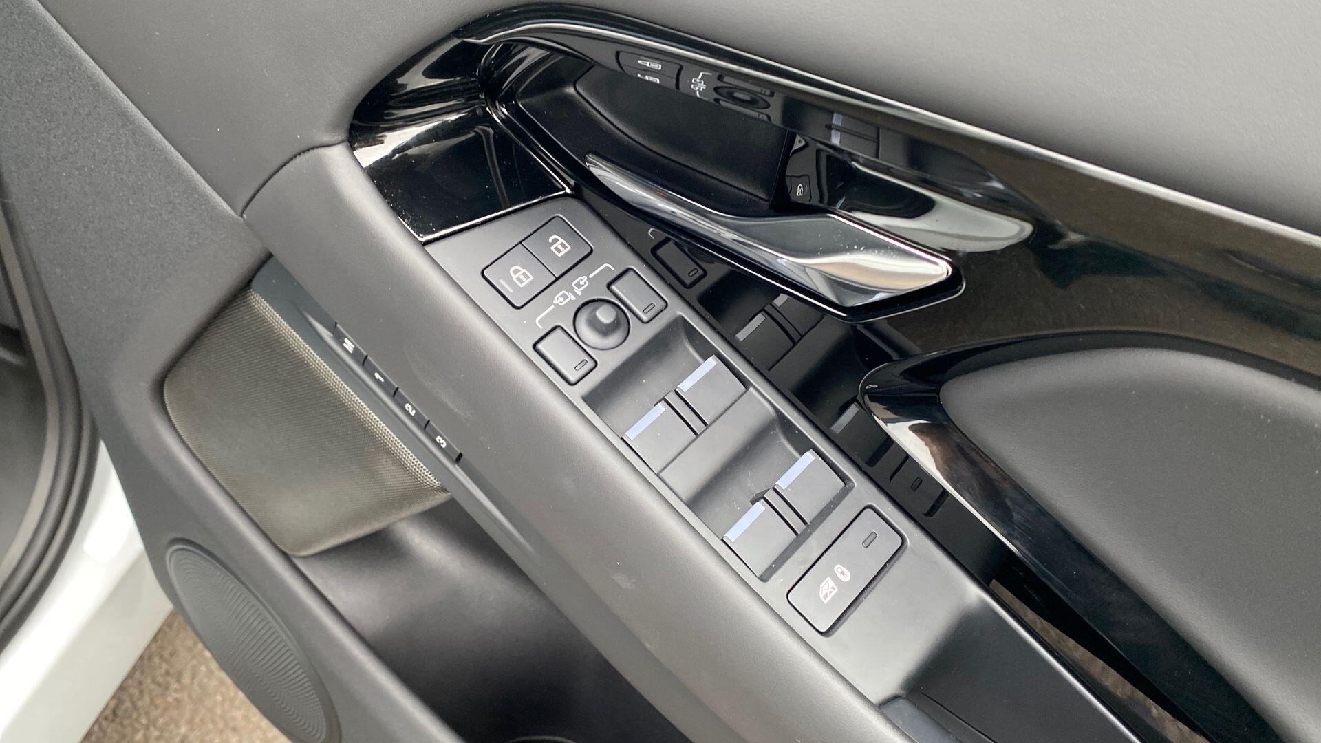 Land Rover Range Rover Evoque view 25