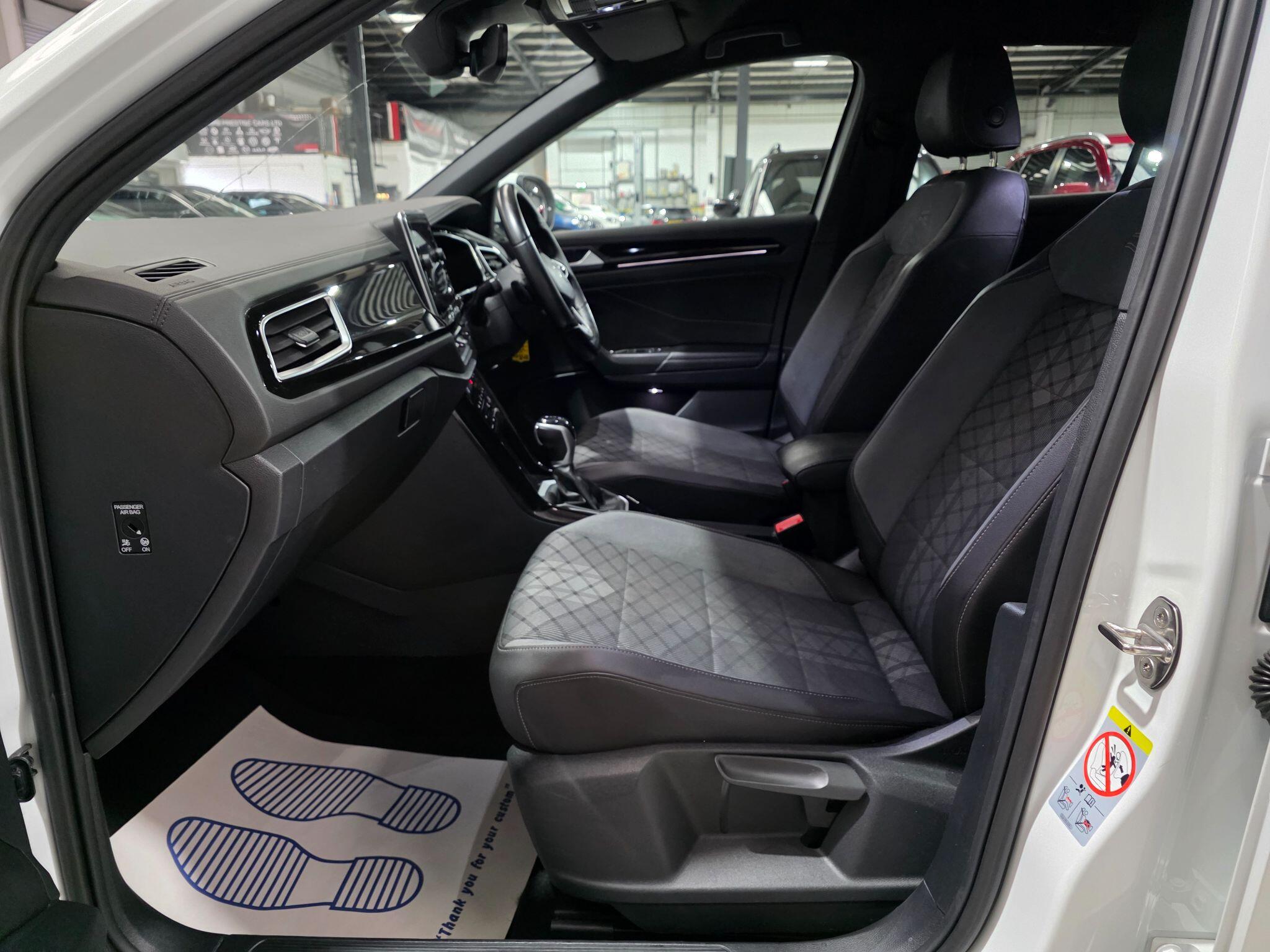 Volkswagen T-Roc view 24