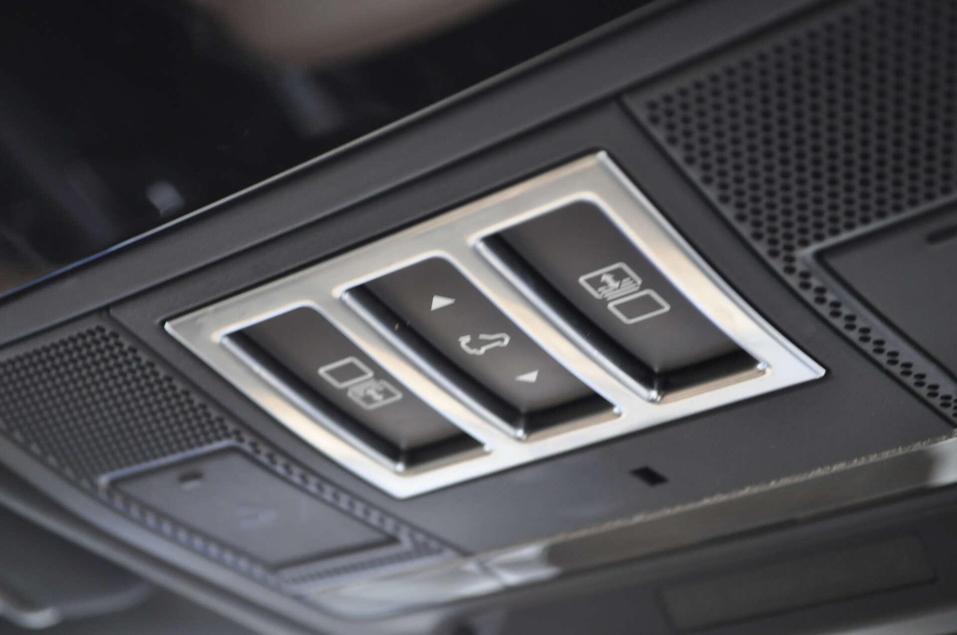 Land Rover Discovery view 39