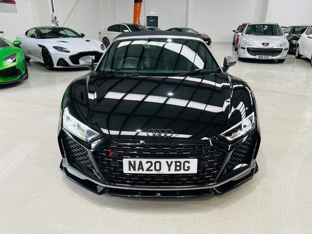 Audi R8 view 4