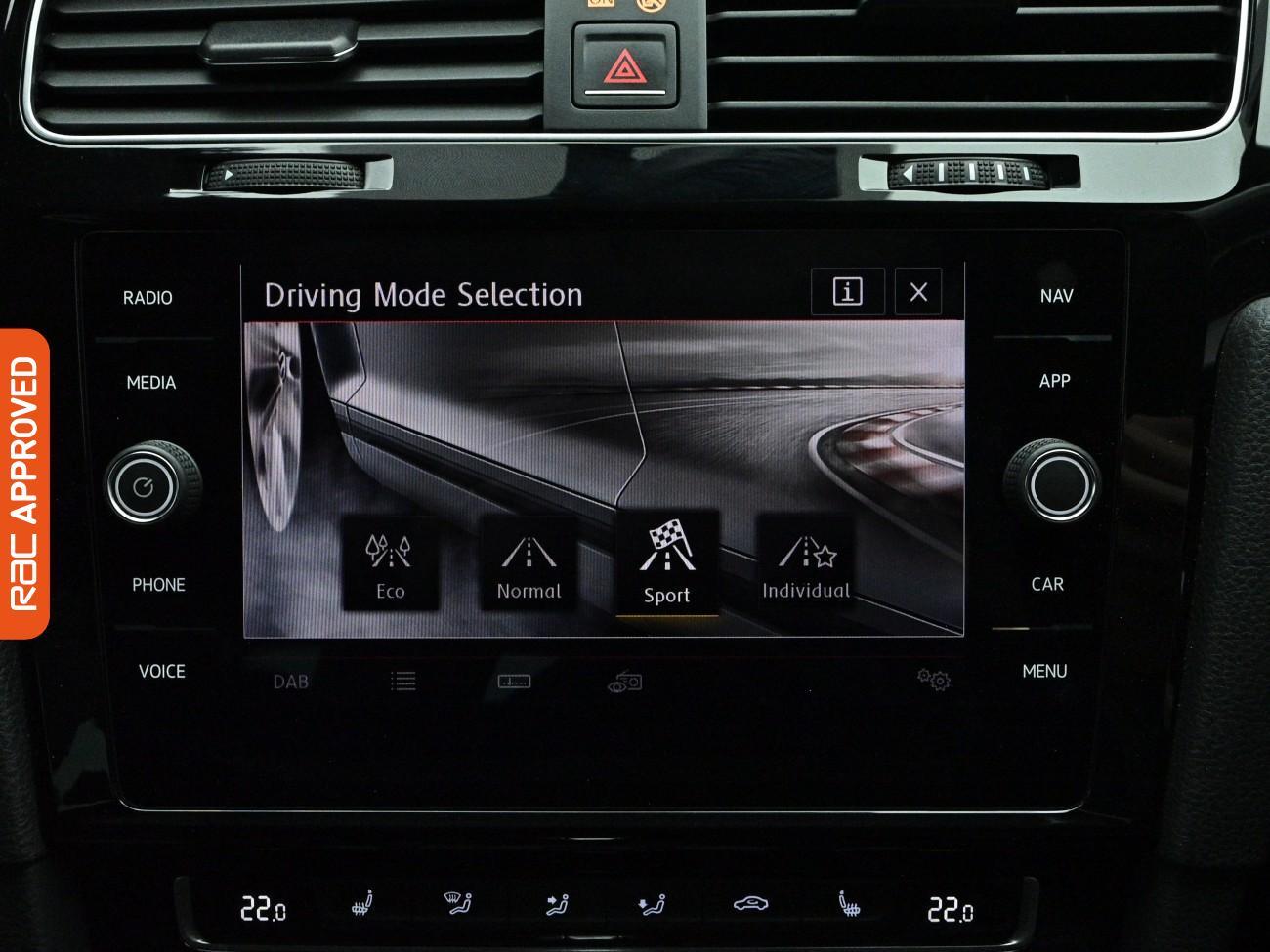 Volkswagen Golf view 3