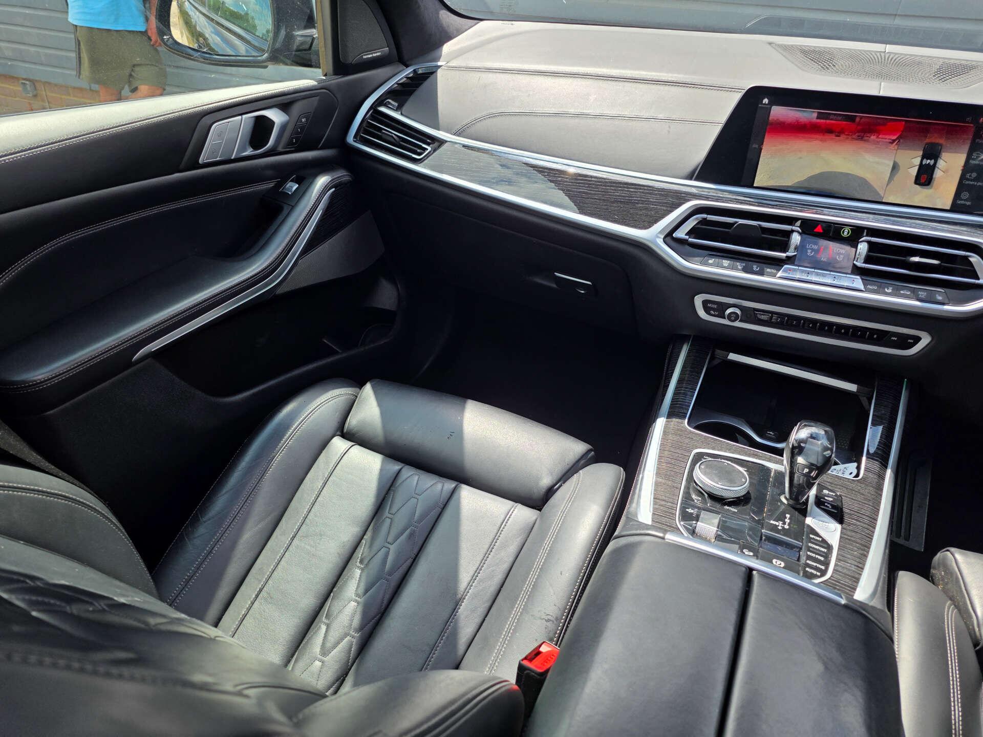 BMW X7 view 27